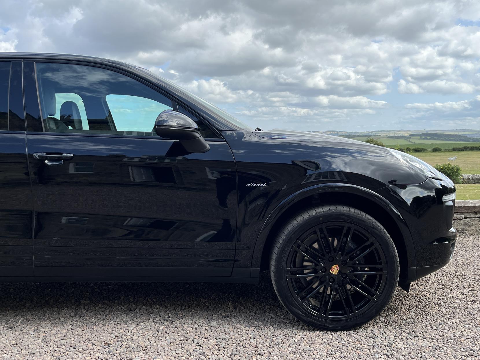 Porsche Cayenne 3.0 TD V6 Platinum Edition SUV 5dr Diesel TiptronicS 4WD Euro 6 (s/s) (262 ps)