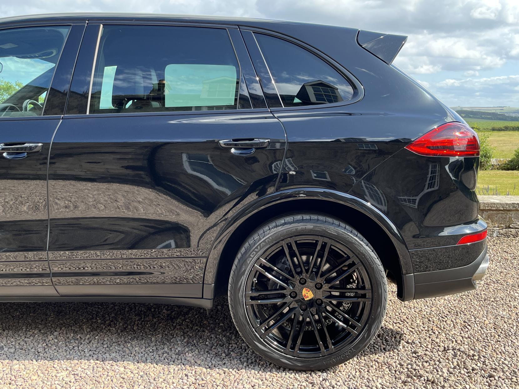 Porsche Cayenne 3.0 TD V6 Platinum Edition SUV 5dr Diesel TiptronicS 4WD Euro 6 (s/s) (262 ps)
