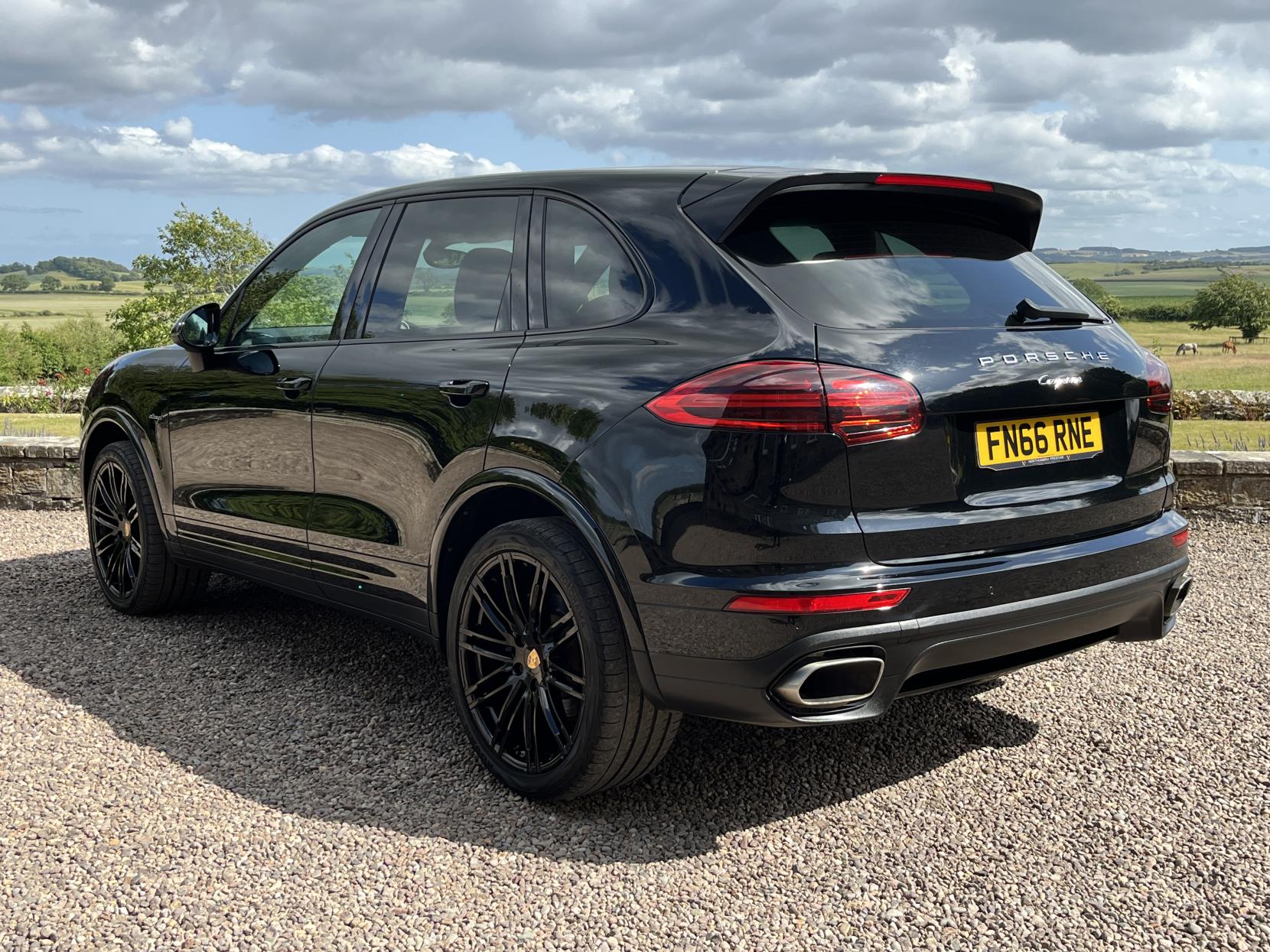 Porsche Cayenne 3.0 TD V6 Platinum Edition SUV 5dr Diesel TiptronicS 4WD Euro 6 (s/s) (262 ps)