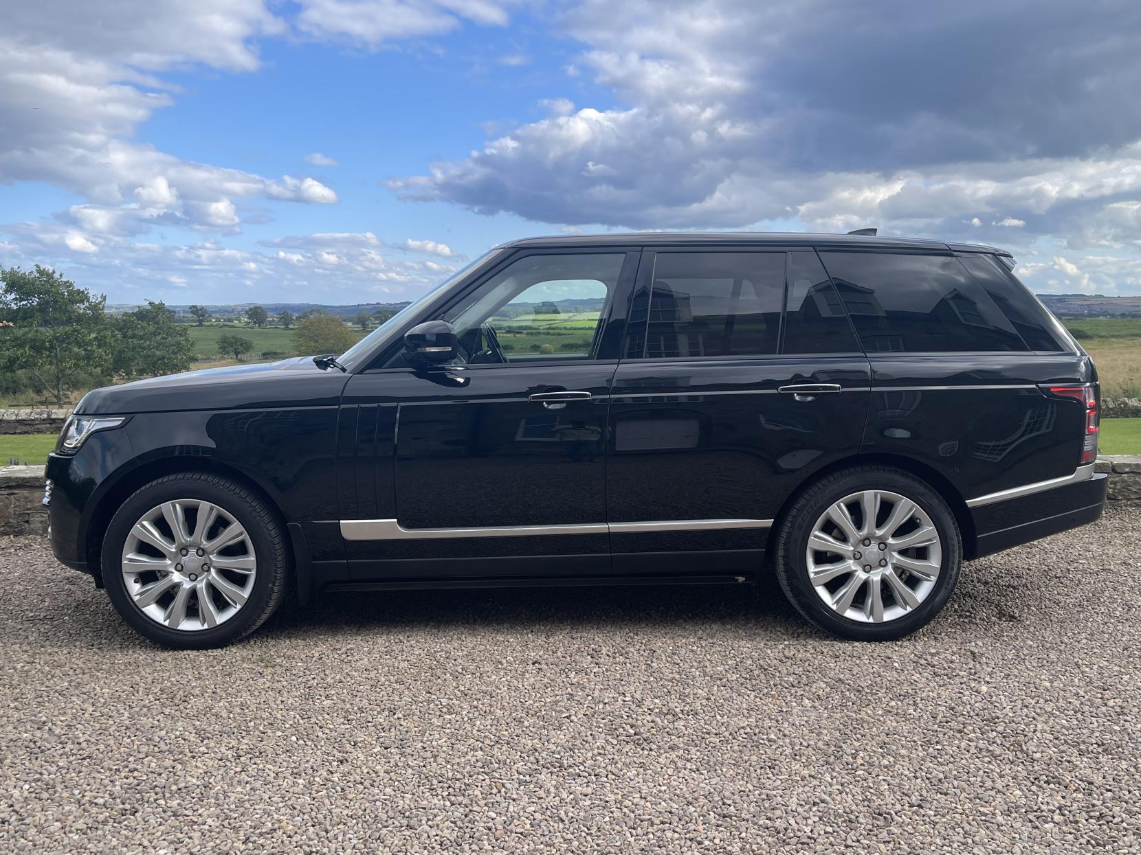 Land Rover Range Rover 3.0 TD V6 Vogue SE SUV 5dr Diesel Auto 4WD Euro 6 (s/s) (258 ps)