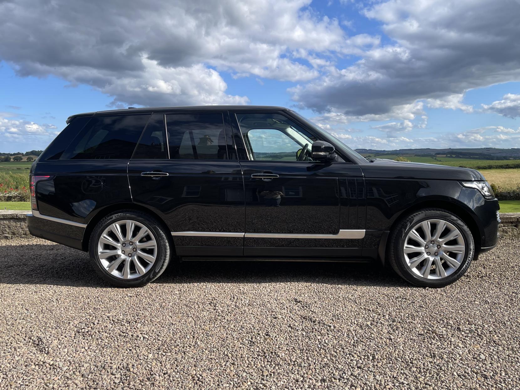 Land Rover Range Rover 3.0 TD V6 Vogue SE SUV 5dr Diesel Auto 4WD Euro 6 (s/s) (258 ps)