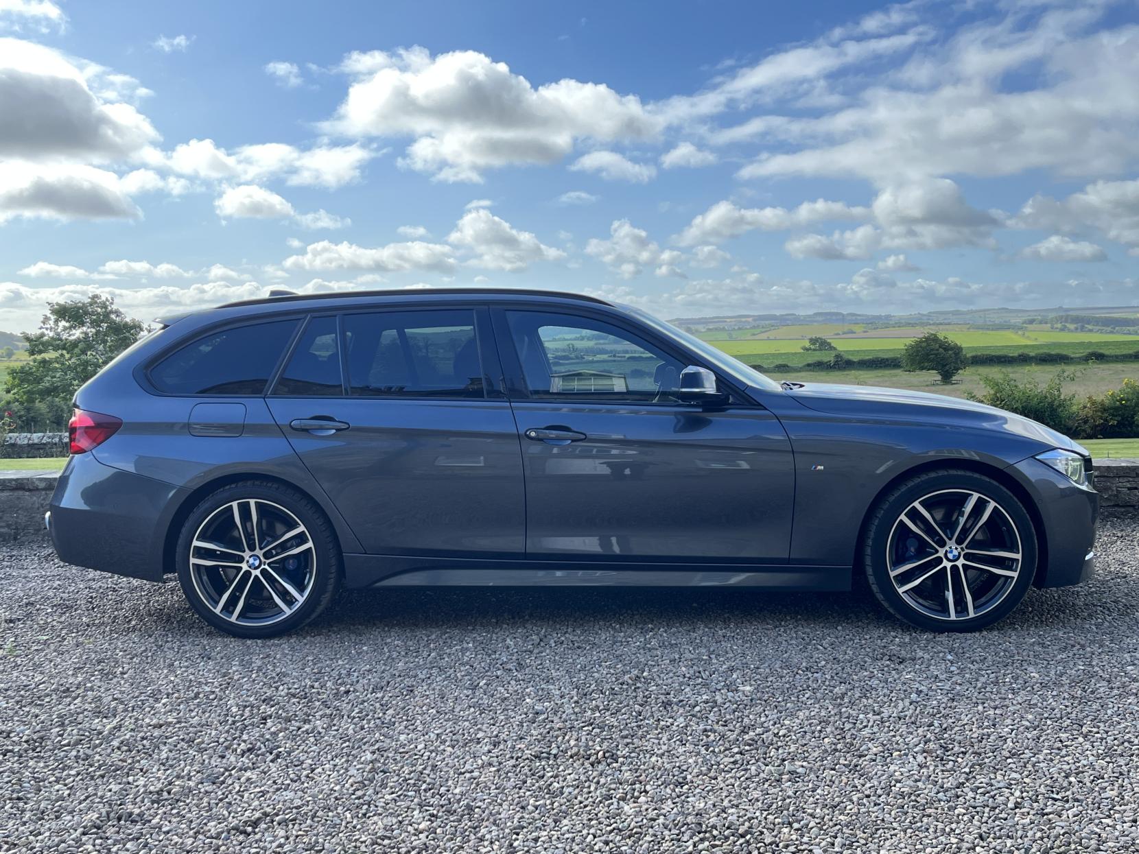 BMW 3 Series 3.0 335d M Sport Shadow Edition Touring 5dr Diesel Auto xDrive Euro 6 (s/s) (313 ps)