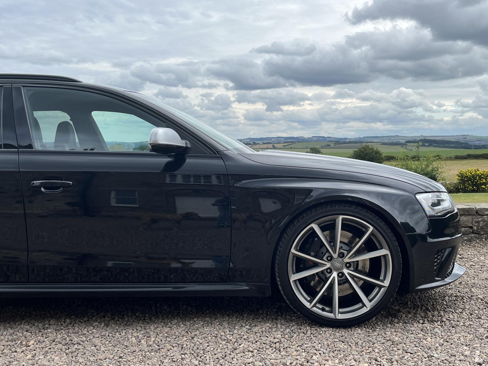 Audi RS4 Avant 4.2 FSI V8 Estate 5dr Petrol S Tronic quattro Euro 5 (450 ps)