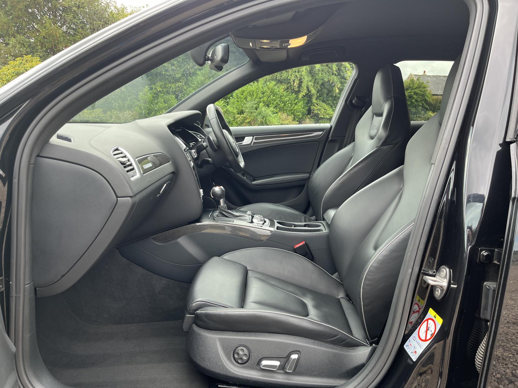 Audi RS4 Avant 4.2 FSI V8 Estate 5dr Petrol S Tronic quattro Euro 5 (450 ps)