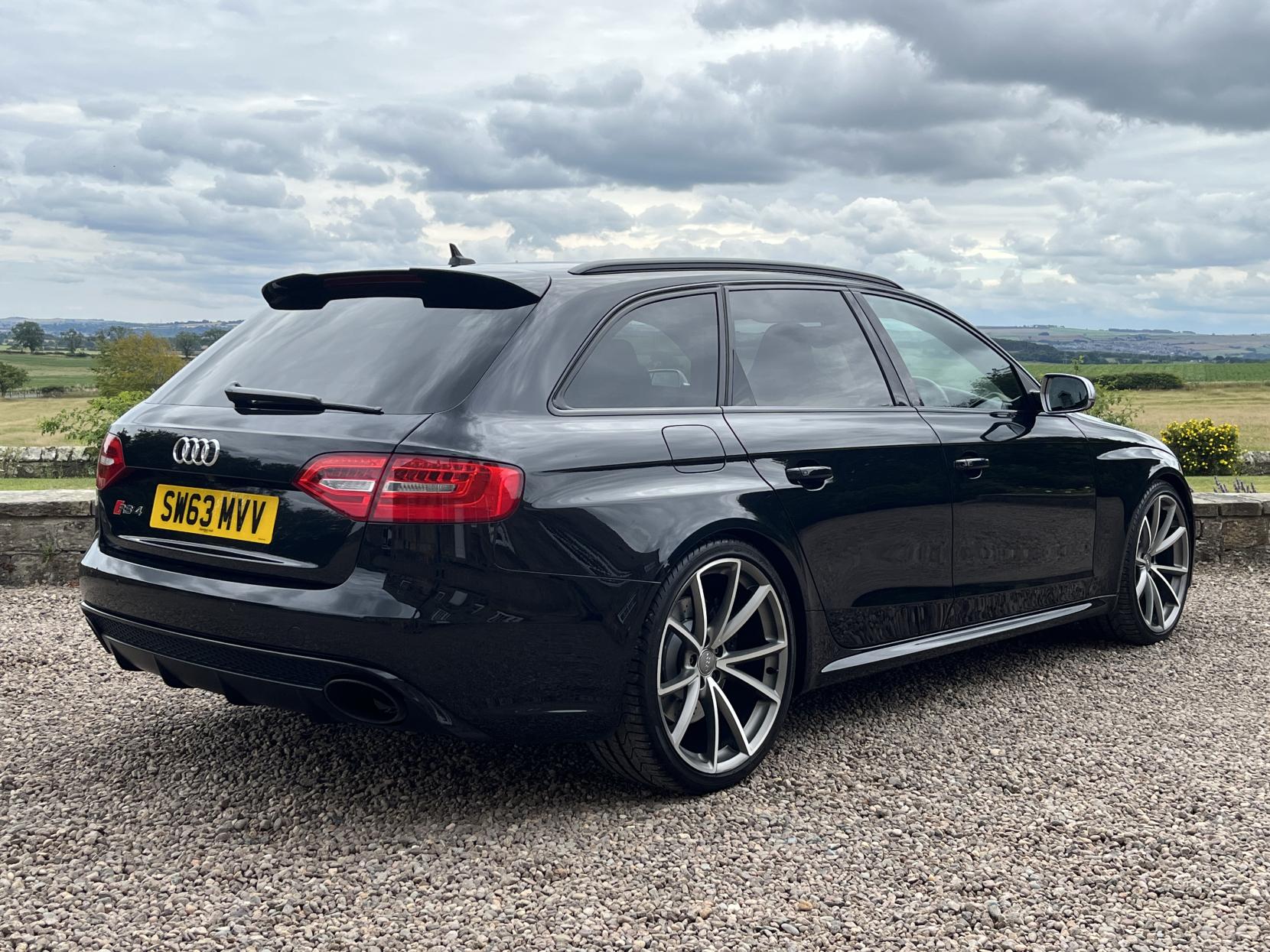 Audi RS4 Avant 4.2 FSI V8 Estate 5dr Petrol S Tronic quattro Euro 5 (450 ps)