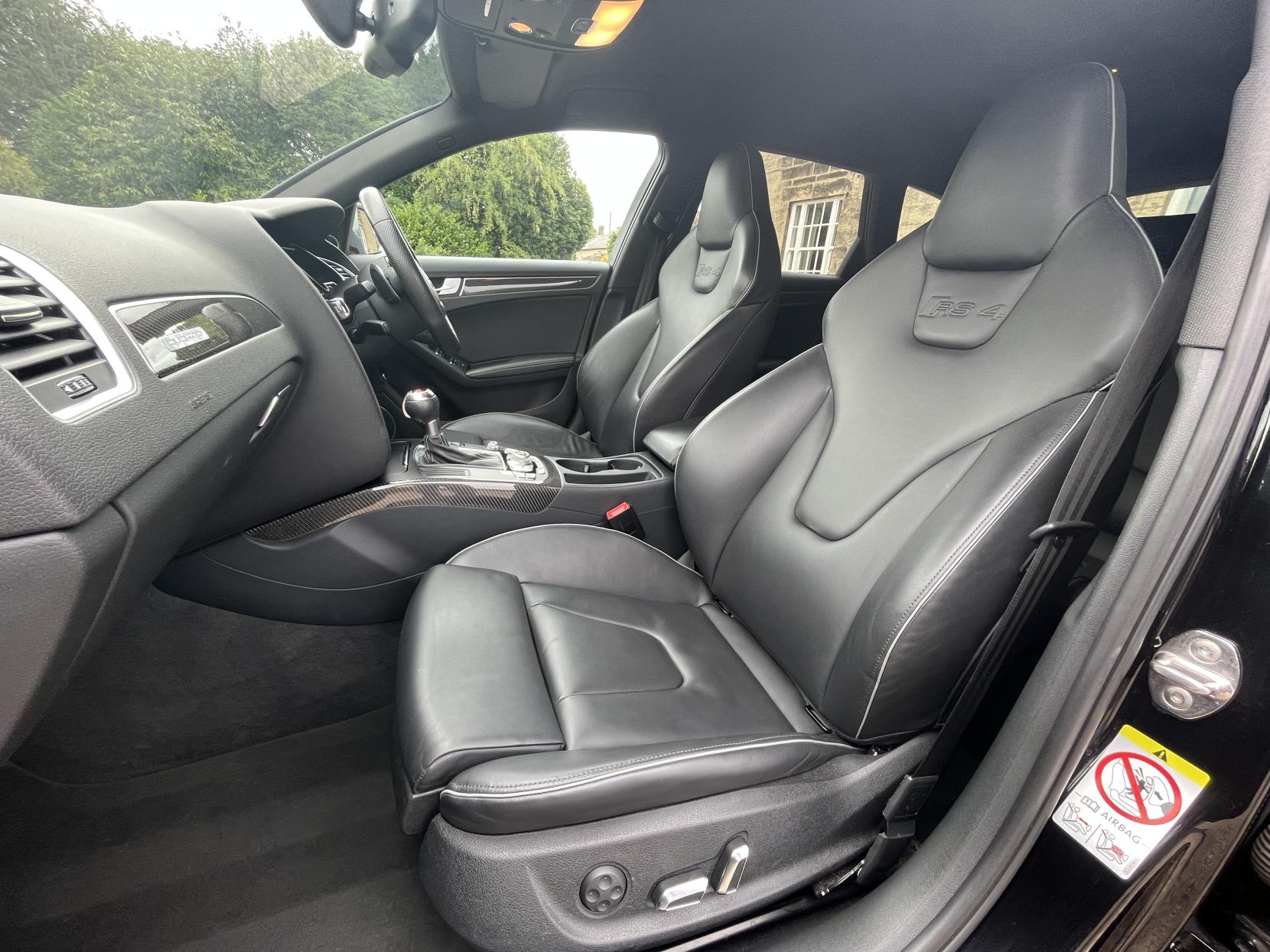 Audi RS4 Avant 4.2 FSI V8 Estate 5dr Petrol S Tronic quattro Euro 5 (450 ps)