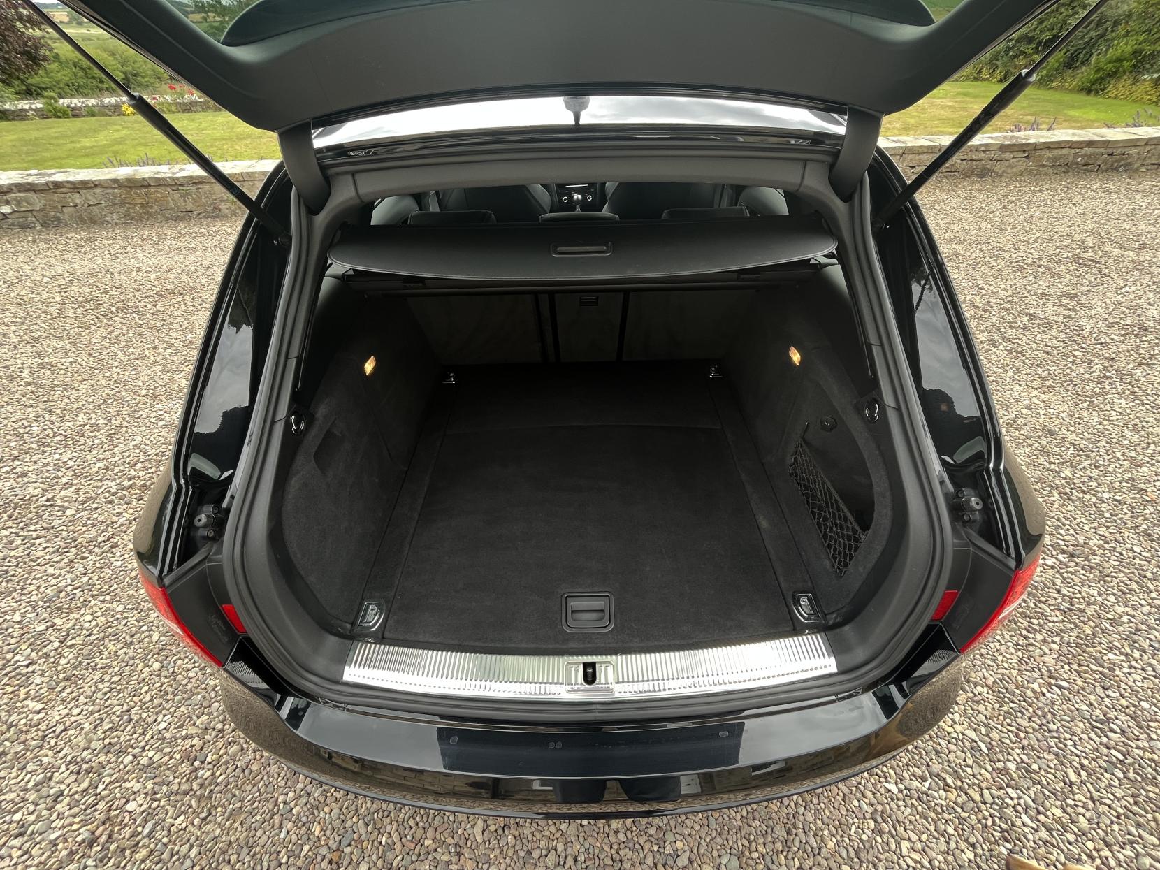 Audi RS4 Avant 4.2 FSI V8 Estate 5dr Petrol S Tronic quattro Euro 5 (450 ps)