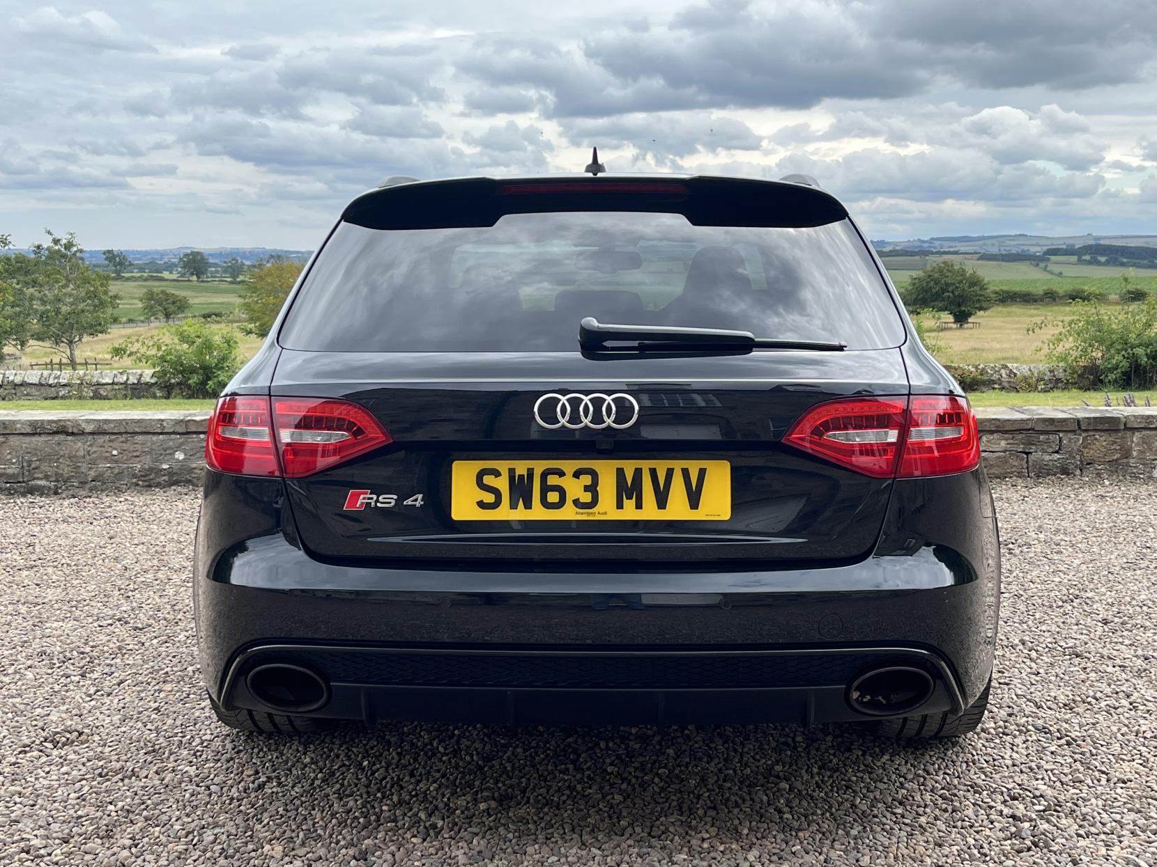 Audi RS4 Avant 4.2 FSI V8 Estate 5dr Petrol S Tronic quattro Euro 5 (450 ps)