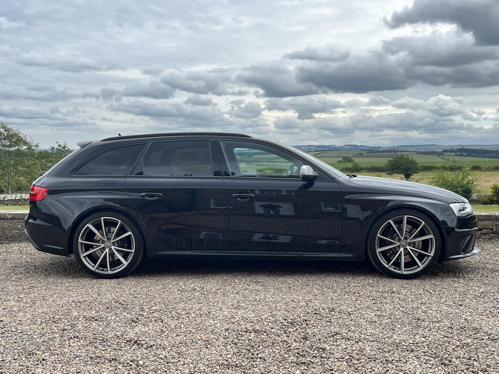 Audi RS4 Avant 4.2 FSI V8 Estate 5dr Petrol S Tronic quattro Euro 5 (450 ps)