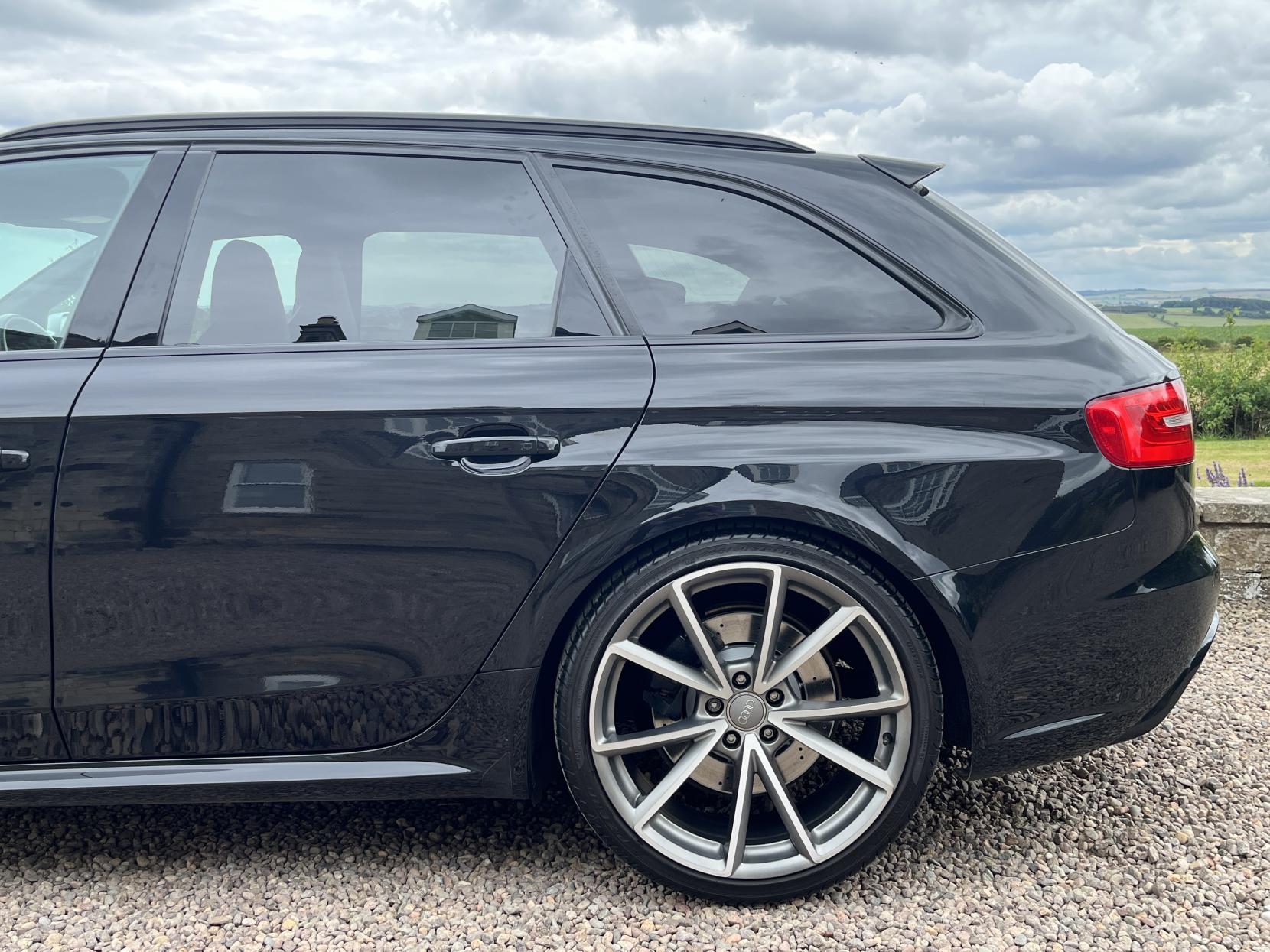 Audi RS4 Avant 4.2 FSI V8 Estate 5dr Petrol S Tronic quattro Euro 5 (450 ps)