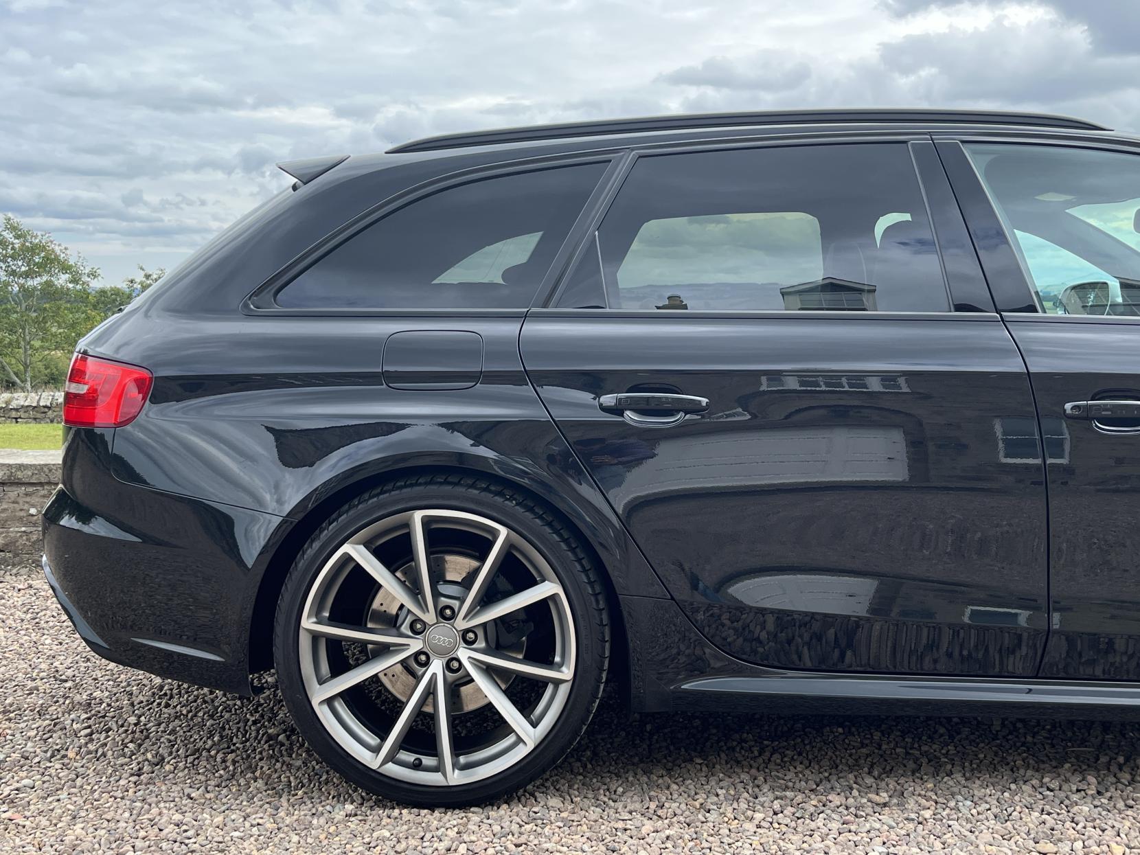 Audi RS4 Avant 4.2 FSI V8 Estate 5dr Petrol S Tronic quattro Euro 5 (450 ps)