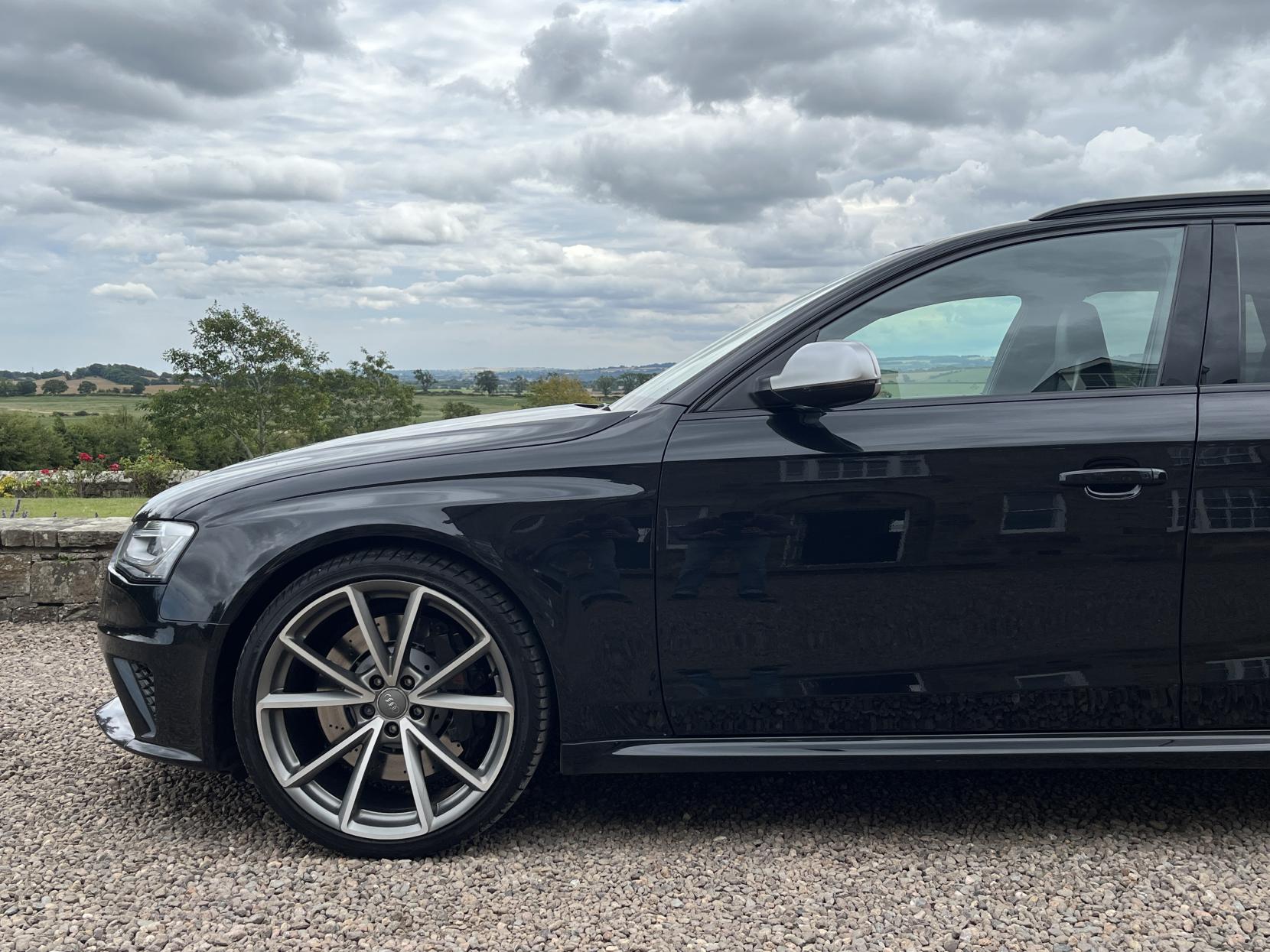 Audi RS4 Avant 4.2 FSI V8 Estate 5dr Petrol S Tronic quattro Euro 5 (450 ps)