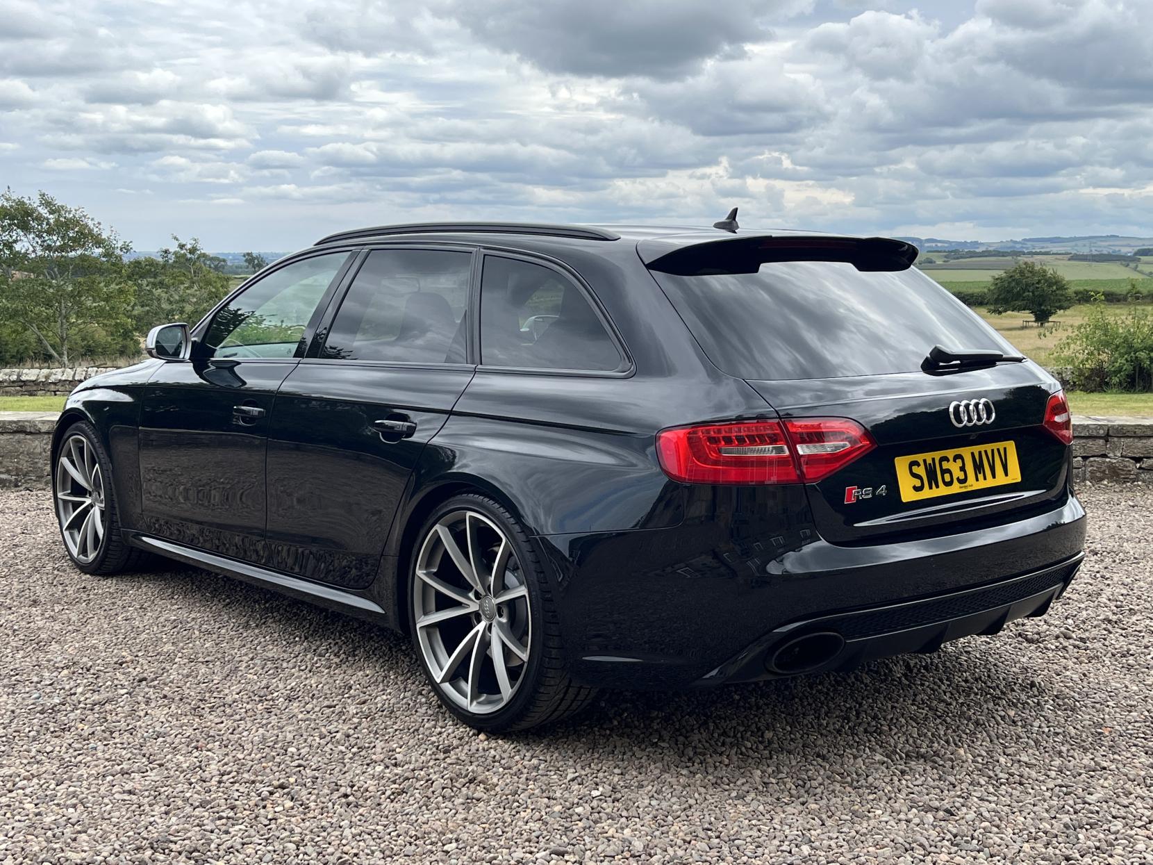 Audi RS4 Avant 4.2 FSI V8 Estate 5dr Petrol S Tronic quattro Euro 5 (450 ps)