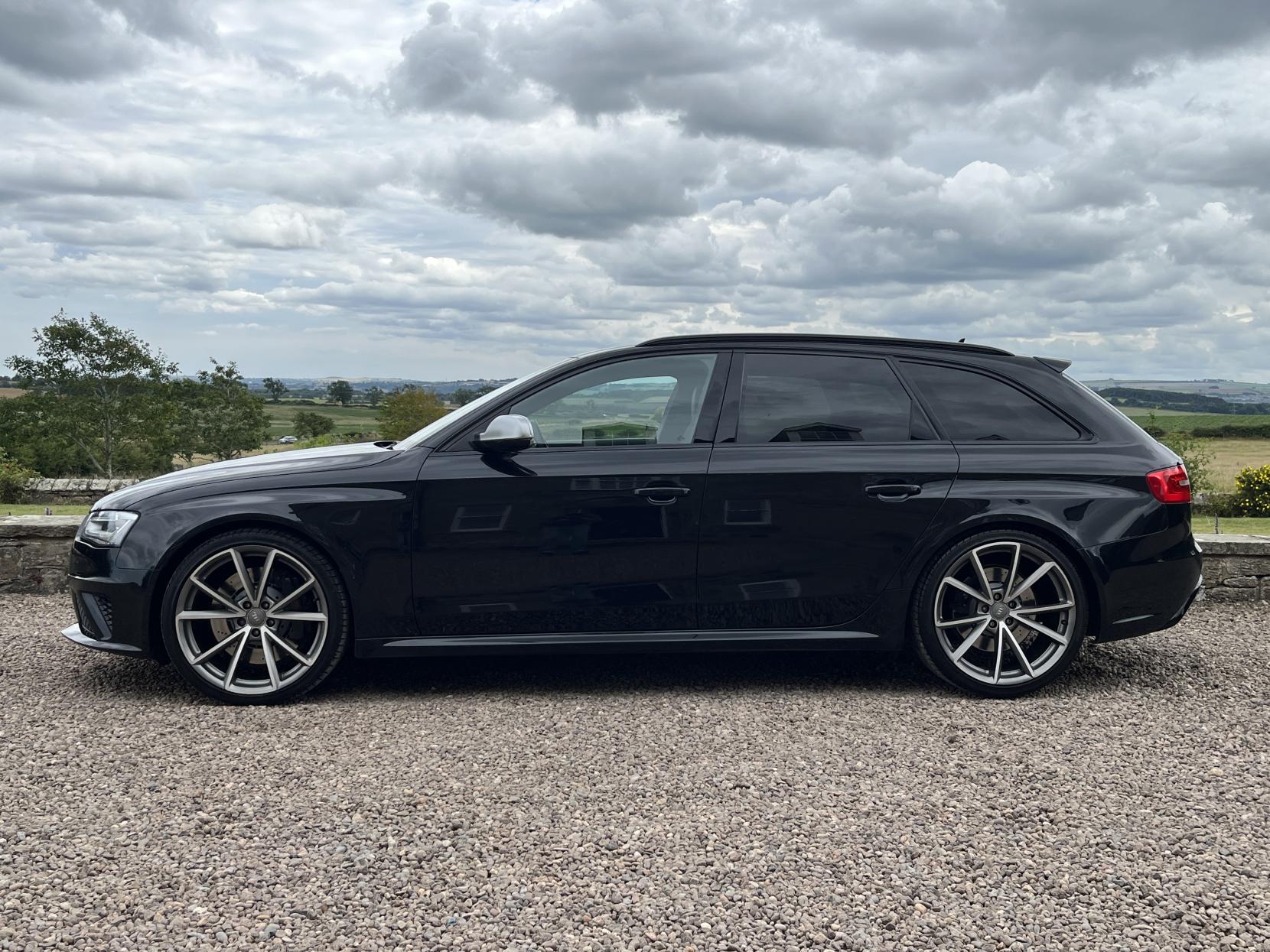 Audi RS4 Avant 4.2 FSI V8 Estate 5dr Petrol S Tronic quattro Euro 5 (450 ps)