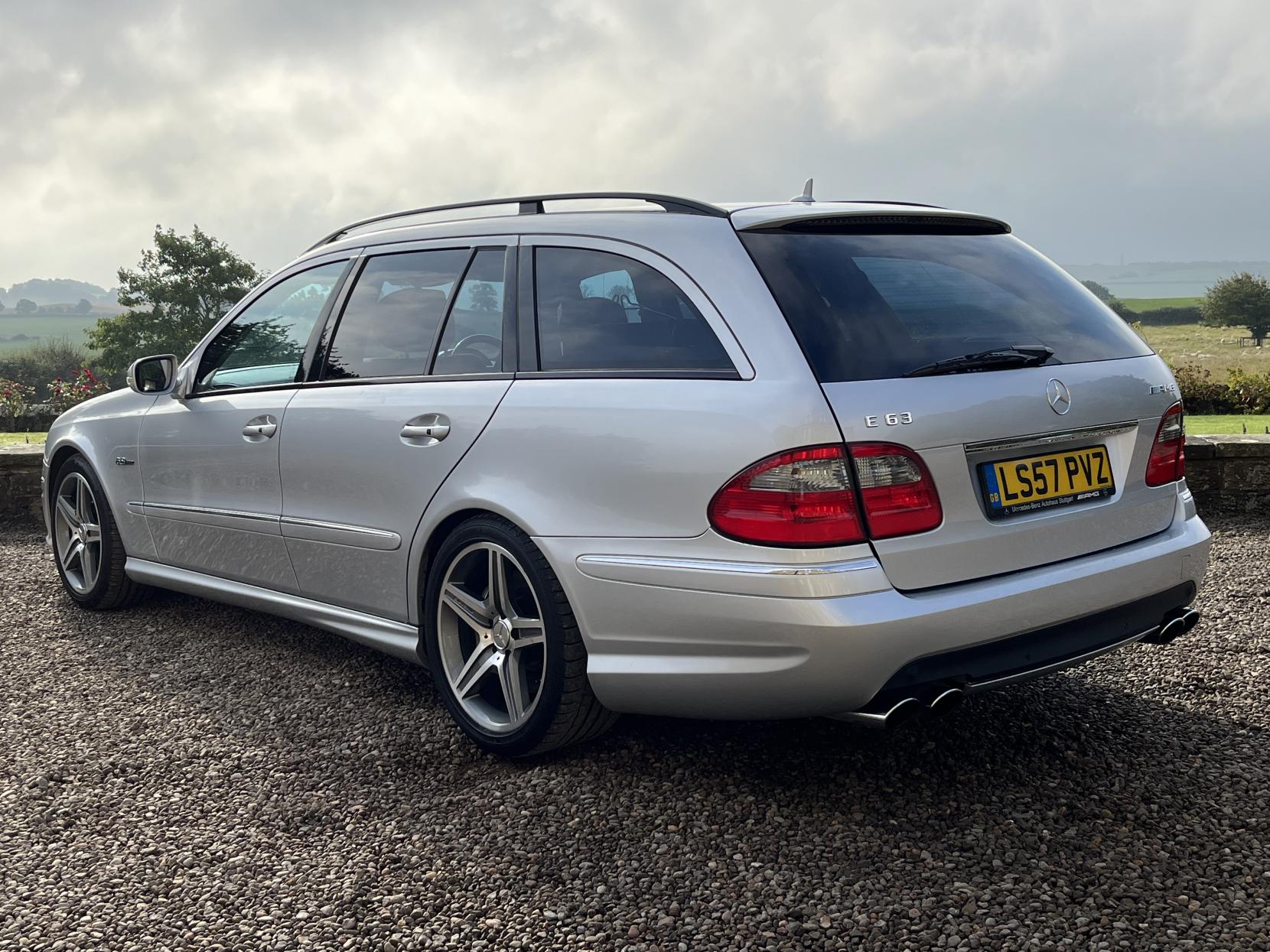 Mercedes-Benz E Class 6.2 E63 AMG Estate 5dr Petrol G-Tronic (345 g/km, 514 bhp)