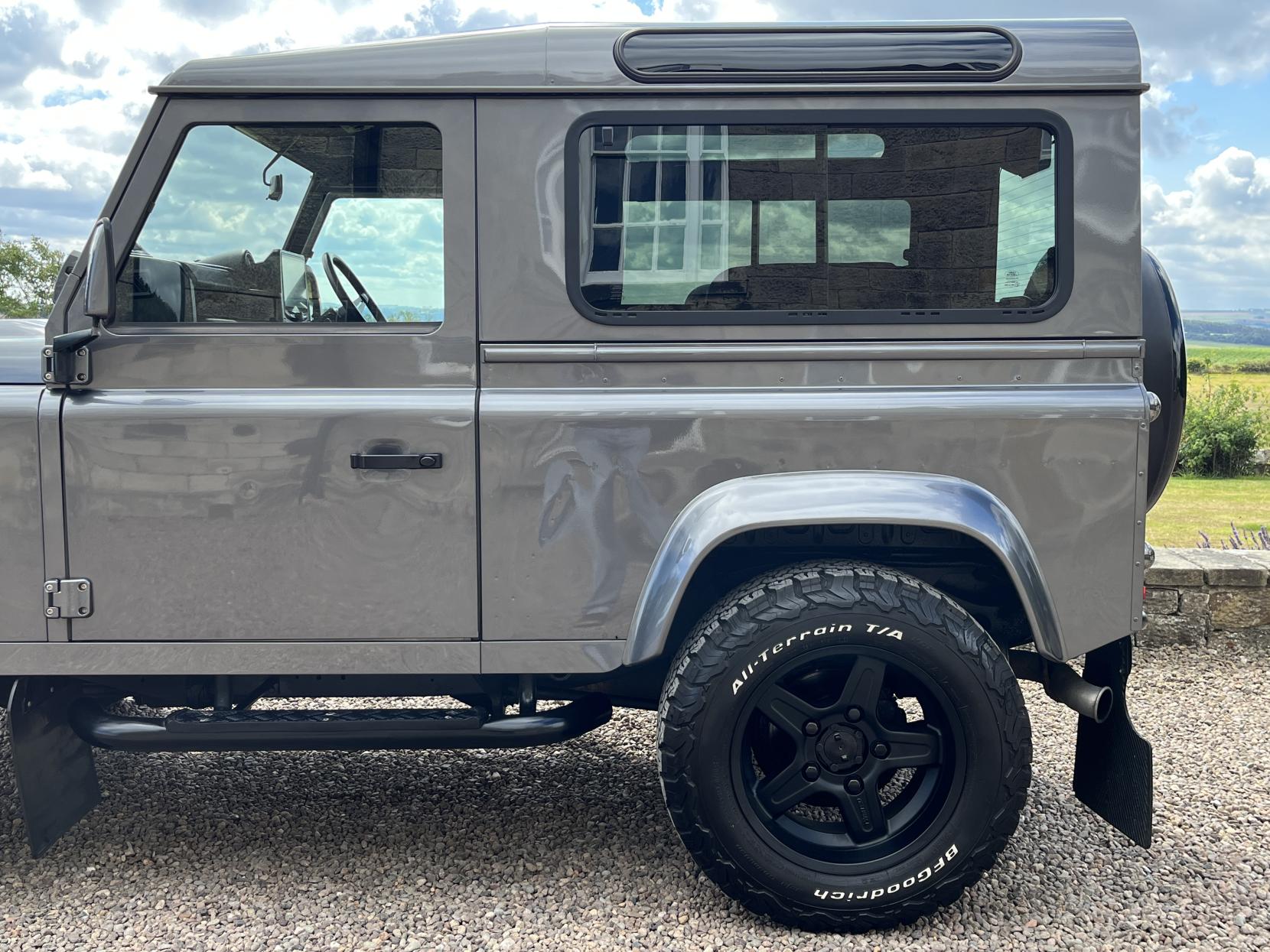 Land Rover Defender 90 2.2 TDCi XS SUV Double Cab 3dr Diesel Manual 4WD SWB Euro 5 (122 ps)