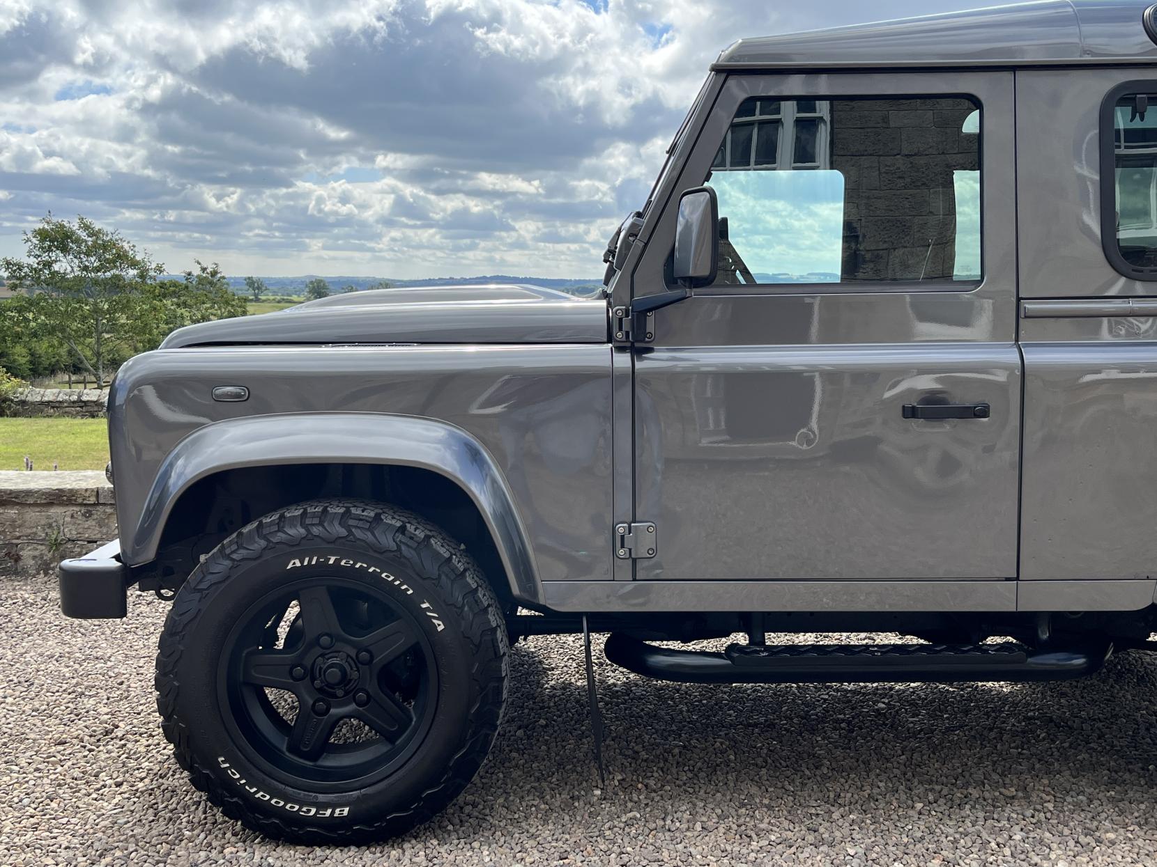 Land Rover Defender 90 2.2 TDCi XS SUV Double Cab 3dr Diesel Manual 4WD SWB Euro 5 (122 ps)