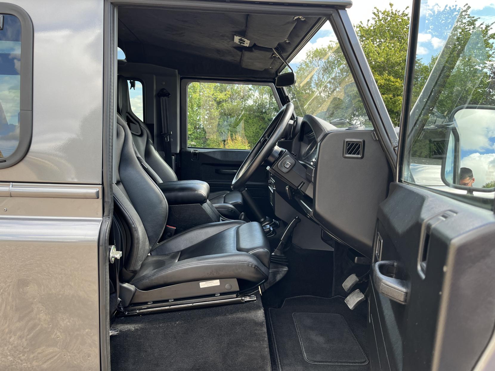 Land Rover Defender 90 2.2 TDCi XS SUV Double Cab 3dr Diesel Manual 4WD SWB Euro 5 (122 ps)
