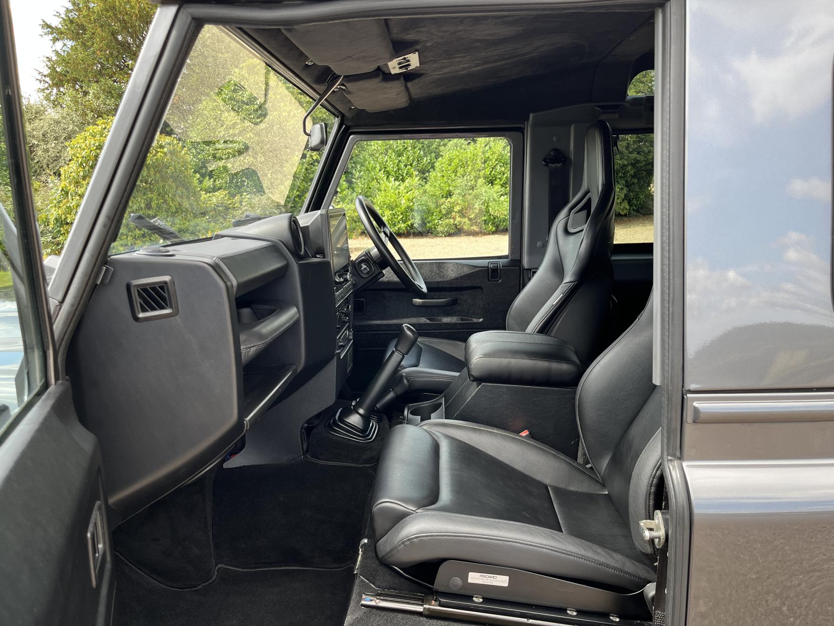 Land Rover Defender 90 2.2 TDCi XS SUV Double Cab 3dr Diesel Manual 4WD SWB Euro 5 (122 ps)