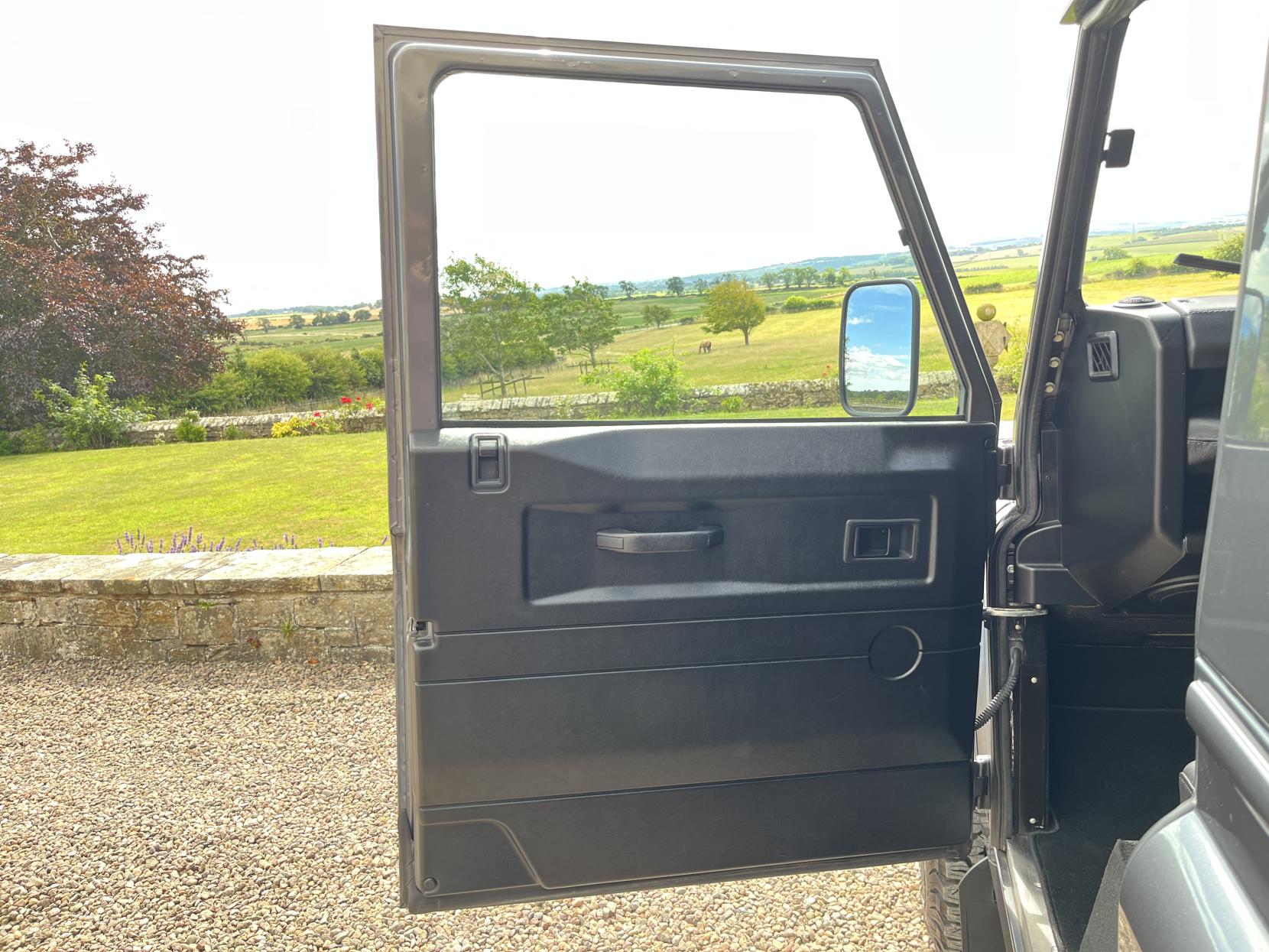 Land Rover Defender 90 2.2 TDCi XS SUV Double Cab 3dr Diesel Manual 4WD SWB Euro 5 (122 ps)