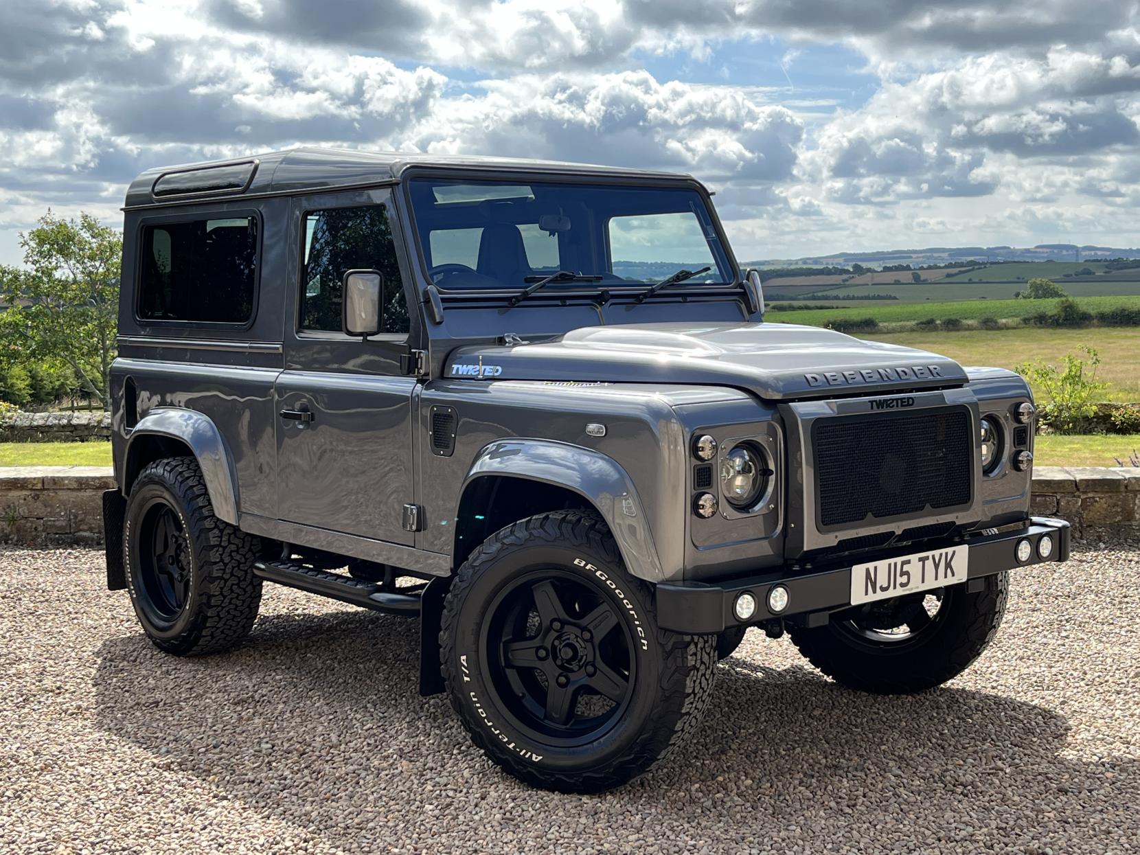 Land Rover Defender 90 2.2 TDCi XS SUV Double Cab 3dr Diesel Manual 4WD SWB Euro 5 (122 ps)