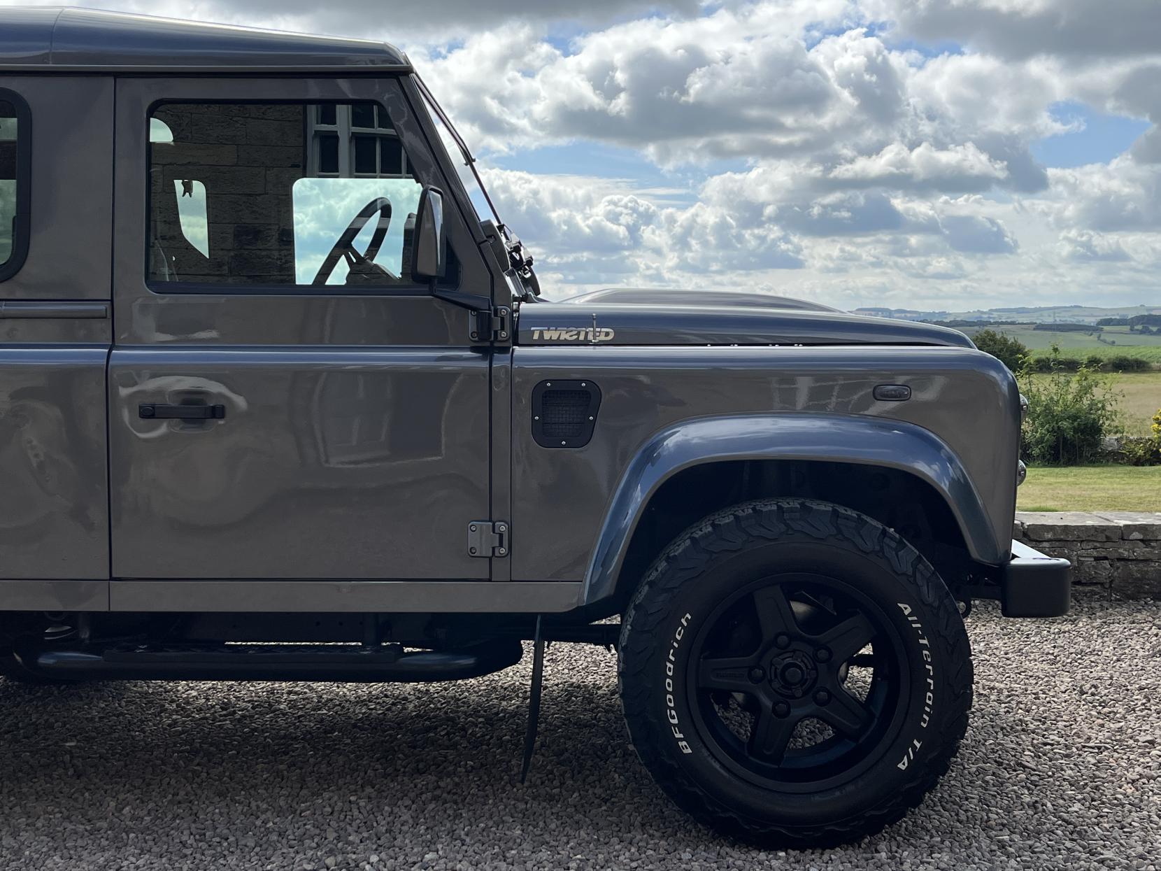 Land Rover Defender 90 2.2 TDCi XS SUV Double Cab 3dr Diesel Manual 4WD SWB Euro 5 (122 ps)