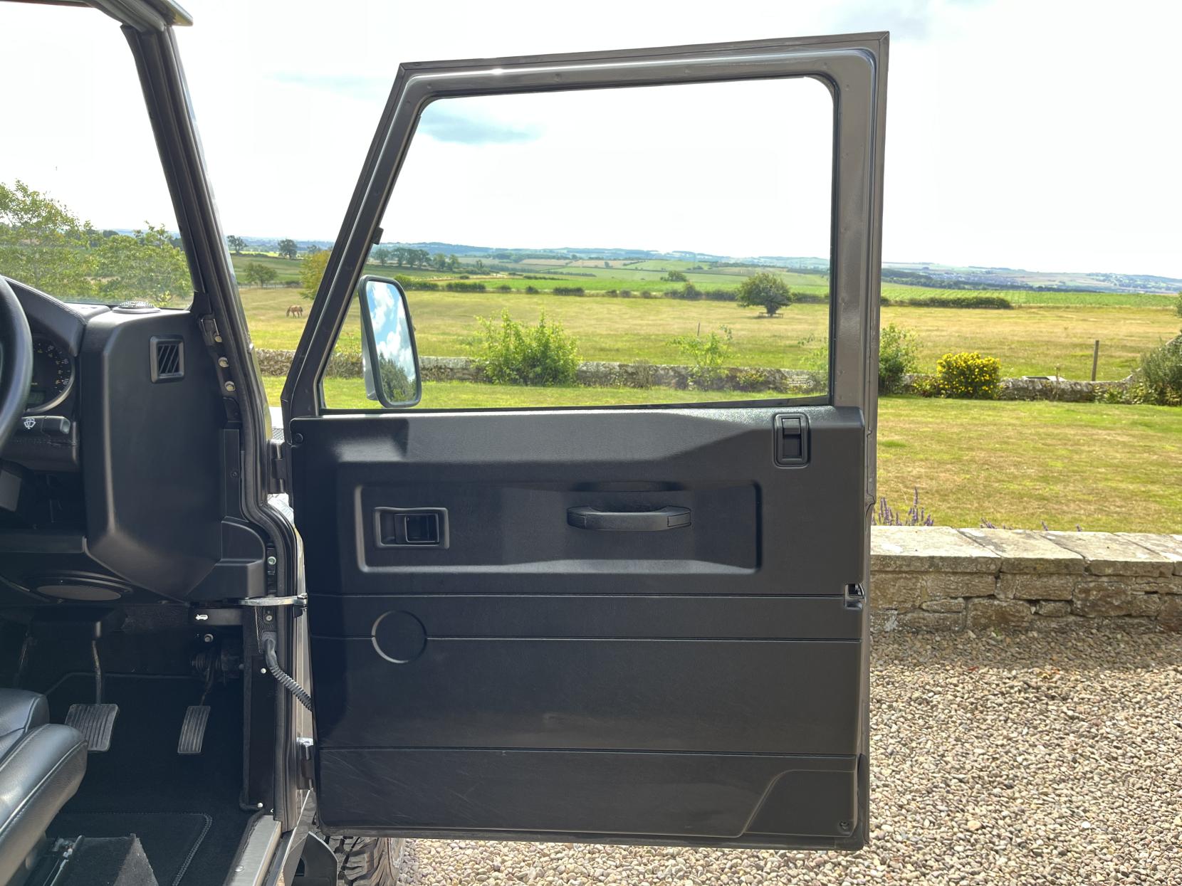 Land Rover Defender 90 2.2 TDCi XS SUV Double Cab 3dr Diesel Manual 4WD SWB Euro 5 (122 ps)