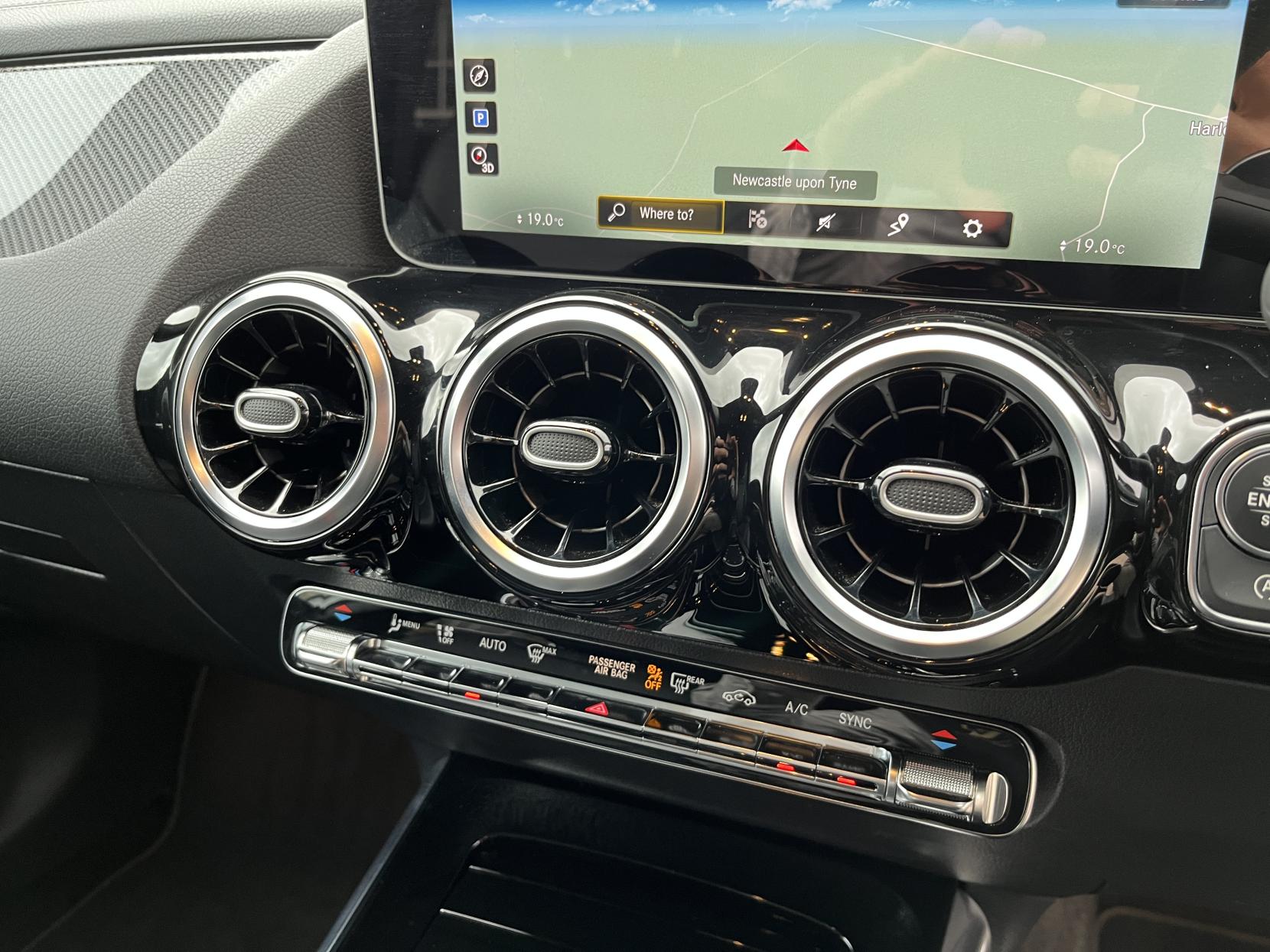 Mercedes-Benz GLA 2.0 GLA35 AMG SUV 5dr Petrol 8G-DCT 4MATIC Euro 6 (s/s) (306 ps)