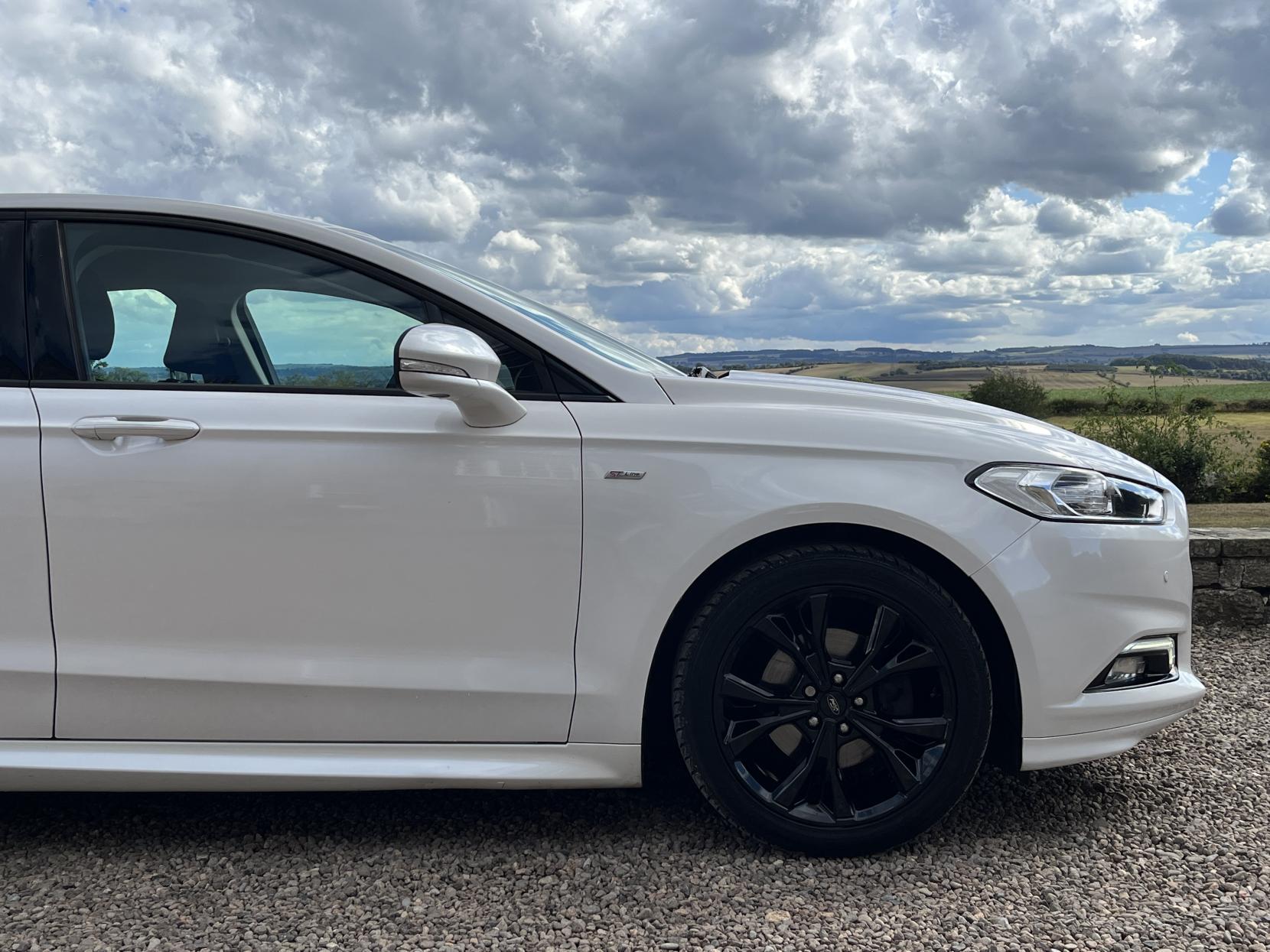 Ford Mondeo 2.0 TDCi ST-Line Hatchback 5dr Diesel Manual Euro 6 (s/s) (150 ps)