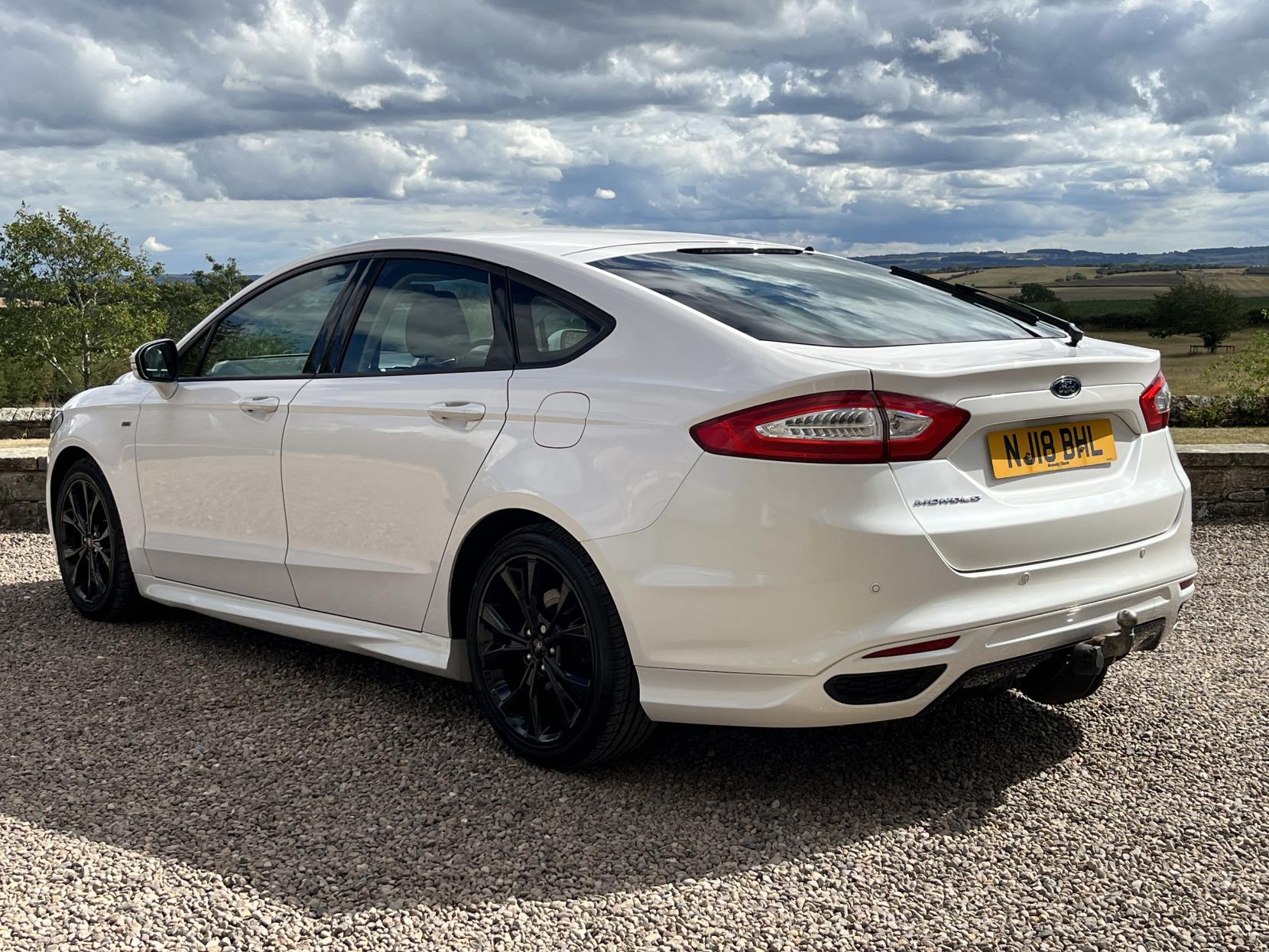 Ford Mondeo 2.0 TDCi ST-Line Hatchback 5dr Diesel Manual Euro 6 (s/s) (150 ps)