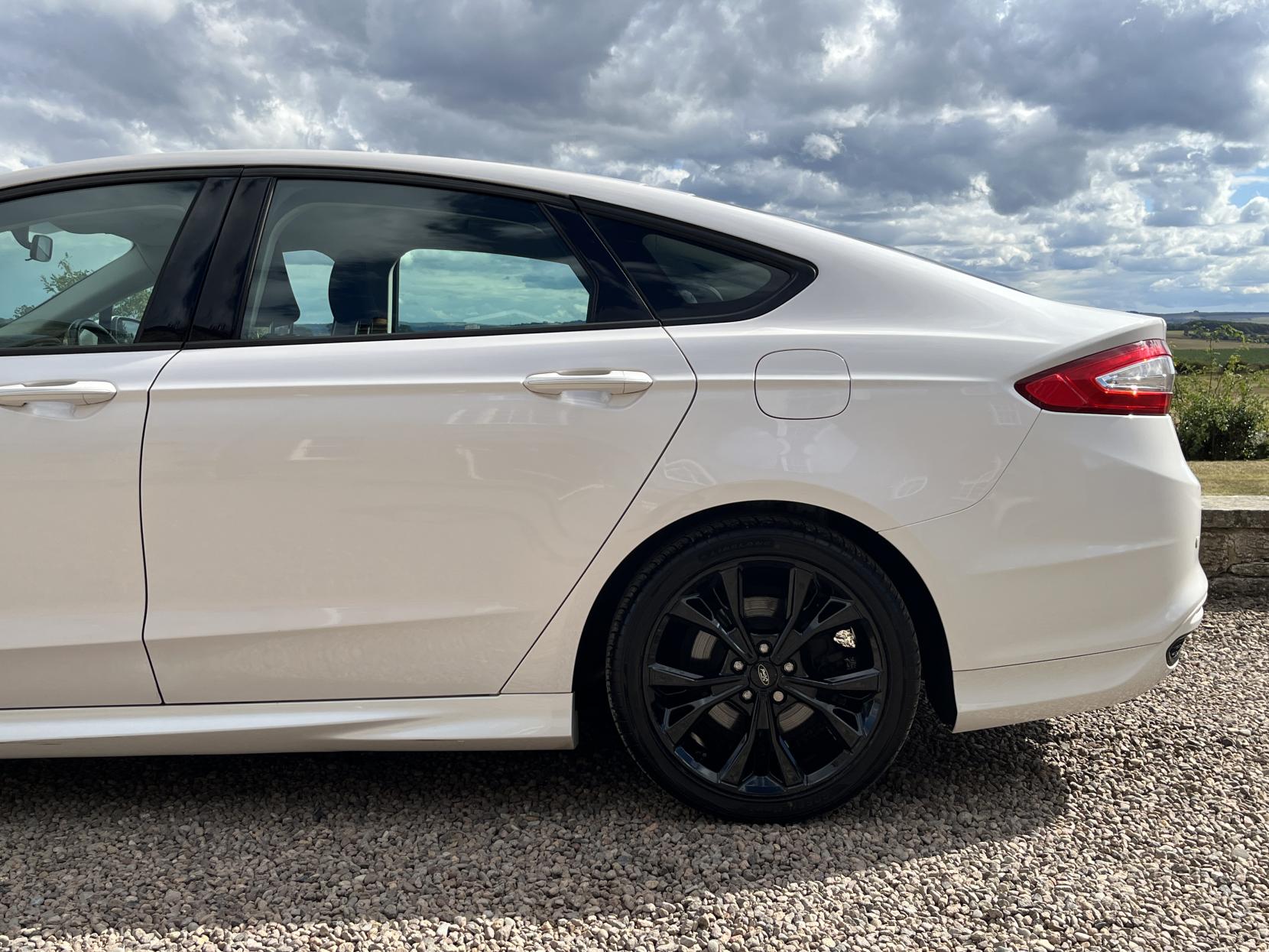 Ford Mondeo 2.0 TDCi ST-Line Hatchback 5dr Diesel Manual Euro 6 (s/s) (150 ps)