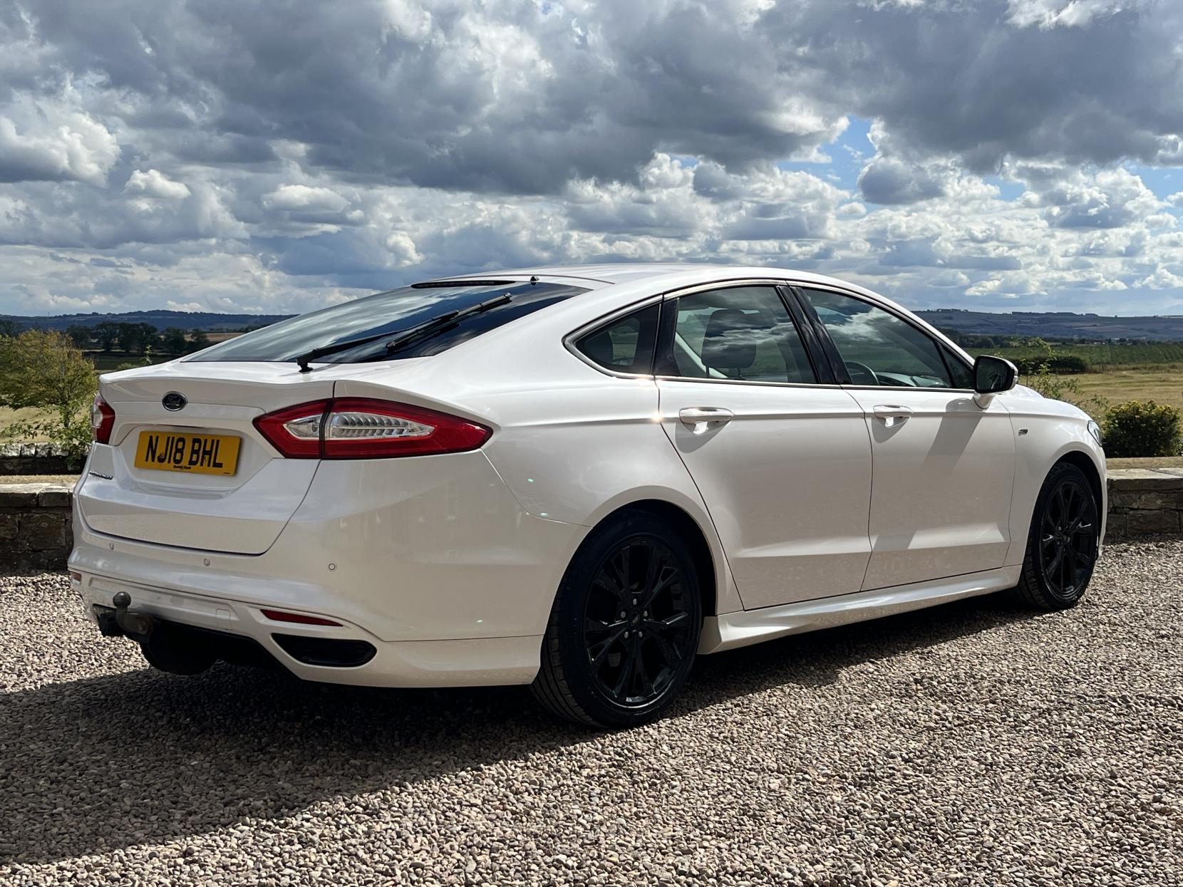 Ford Mondeo 2.0 TDCi ST-Line Hatchback 5dr Diesel Manual Euro 6 (s/s) (150 ps)