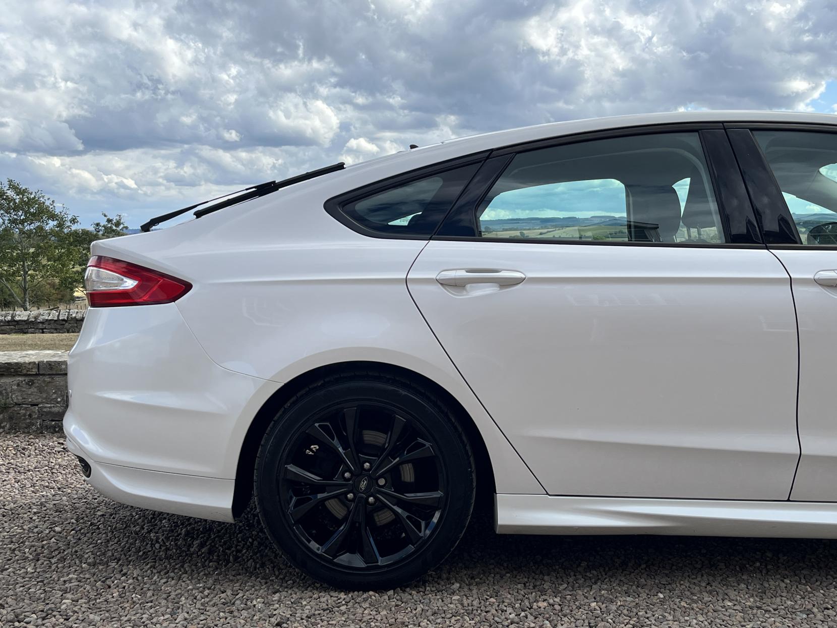 Ford Mondeo 2.0 TDCi ST-Line Hatchback 5dr Diesel Manual Euro 6 (s/s) (150 ps)