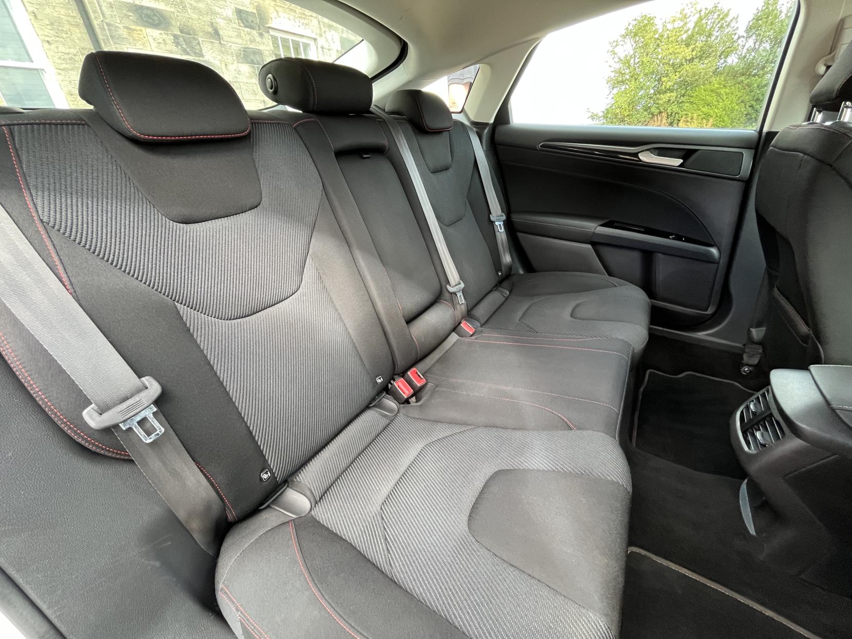 Ford Mondeo 2.0 TDCi ST-Line Hatchback 5dr Diesel Manual Euro 6 (s/s) (150 ps)