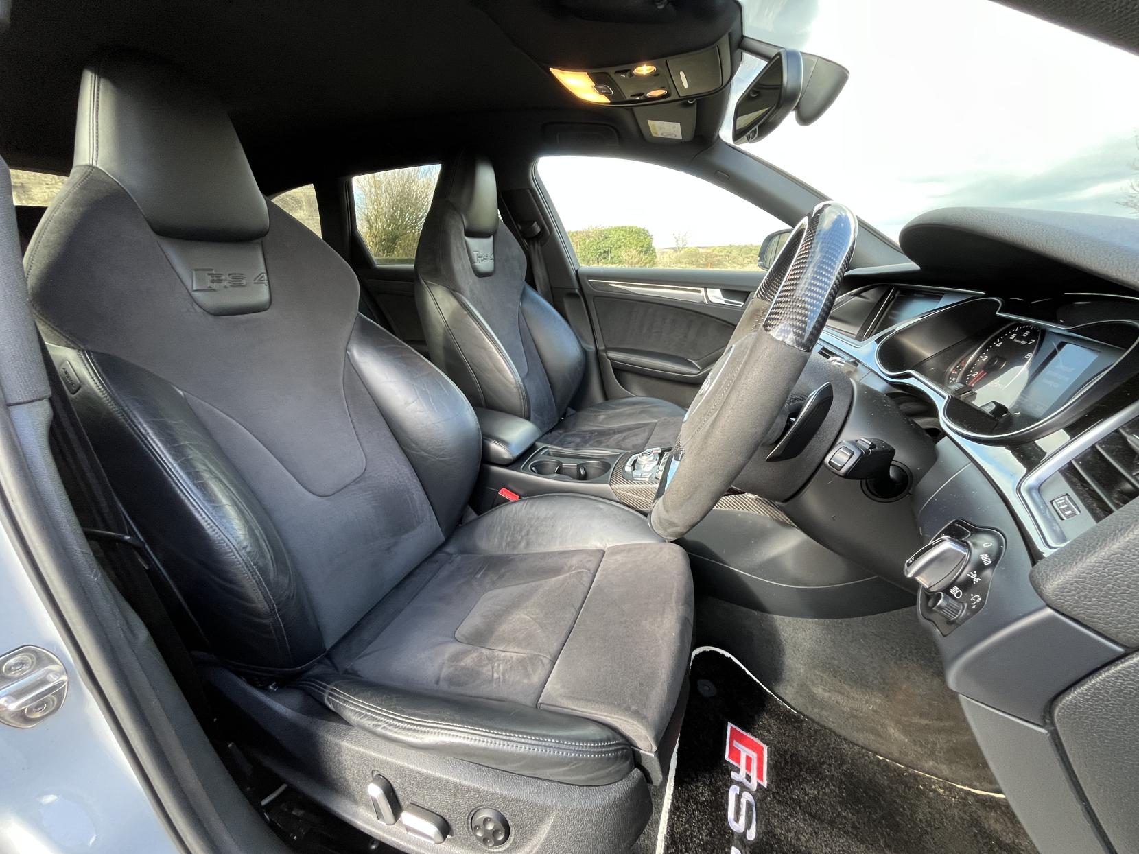 Audi RS4 Avant 4.2 FSI V8 Estate 5dr Petrol S Tronic quattro Euro 5 (450 ps)