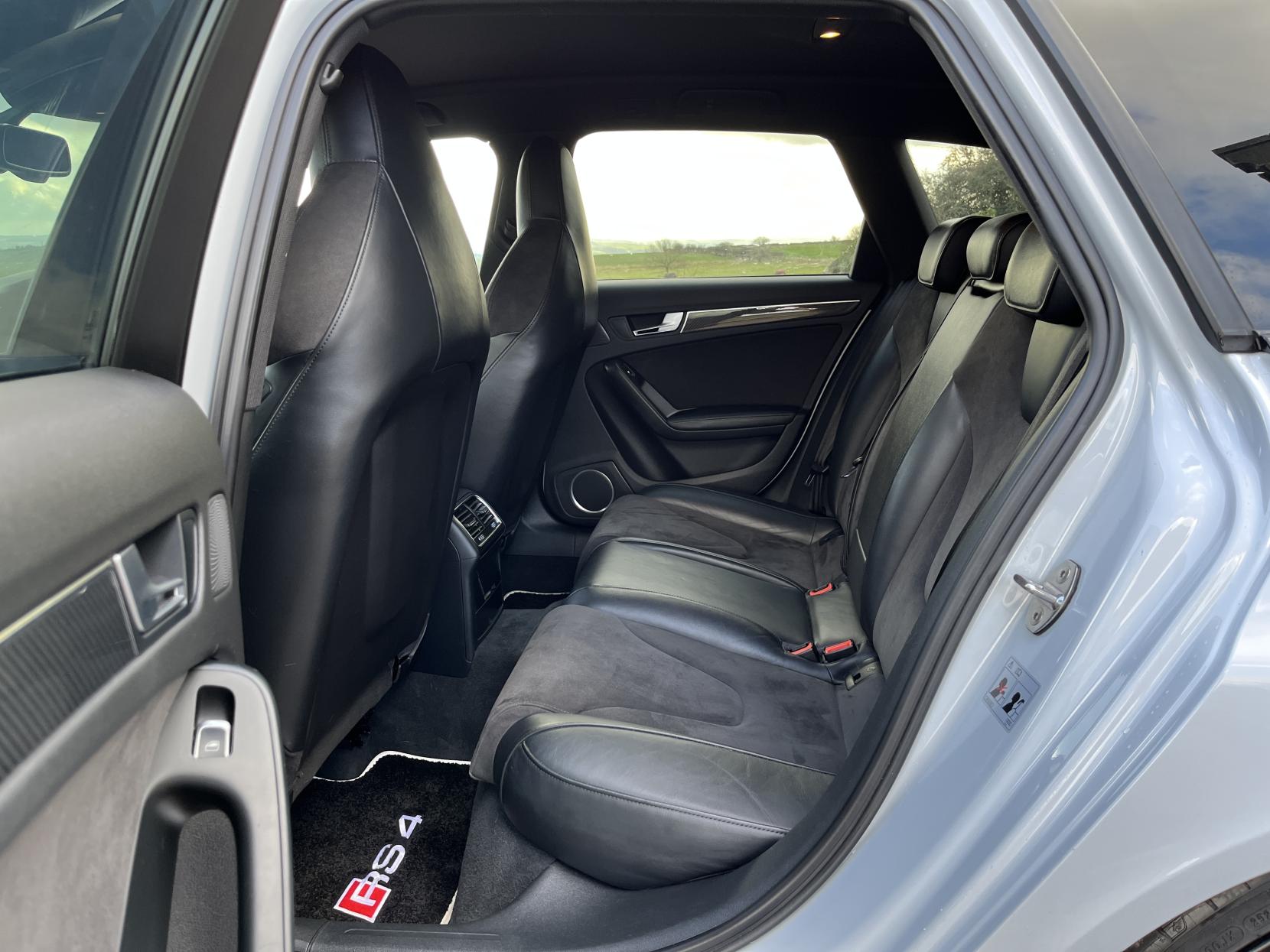 Audi RS4 Avant 4.2 FSI V8 Estate 5dr Petrol S Tronic quattro Euro 5 (450 ps)