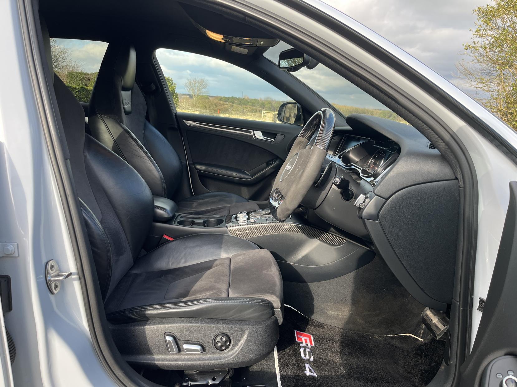 Audi RS4 Avant 4.2 FSI V8 Estate 5dr Petrol S Tronic quattro Euro 5 (450 ps)