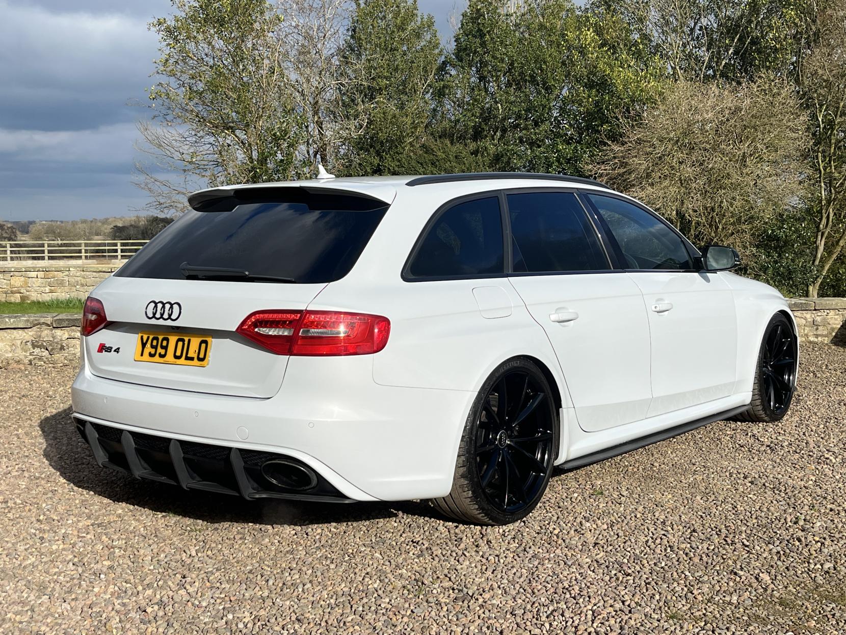 Audi RS4 Avant 4.2 FSI V8 Estate 5dr Petrol S Tronic quattro Euro 5 (450 ps)