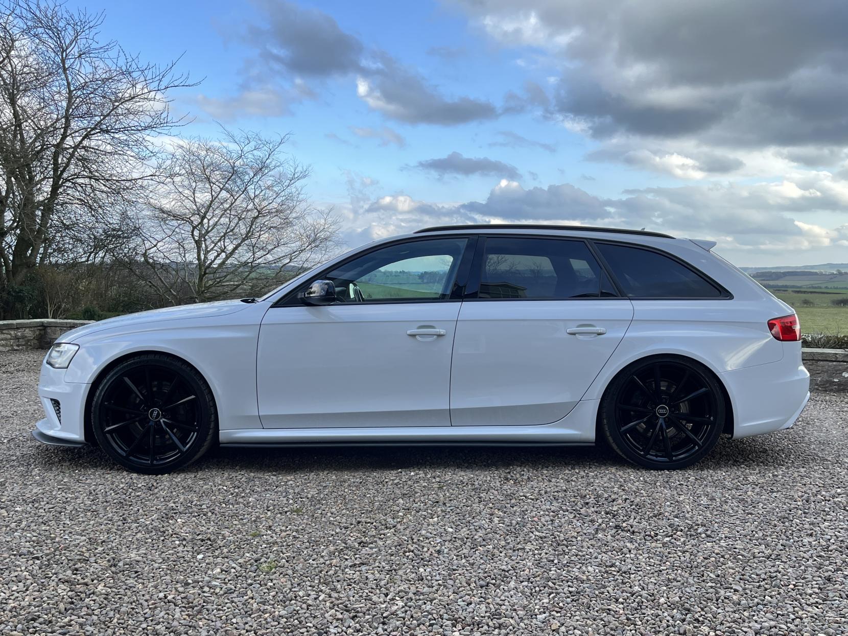 Audi RS4 Avant 4.2 FSI V8 Estate 5dr Petrol S Tronic quattro Euro 5 (450 ps)