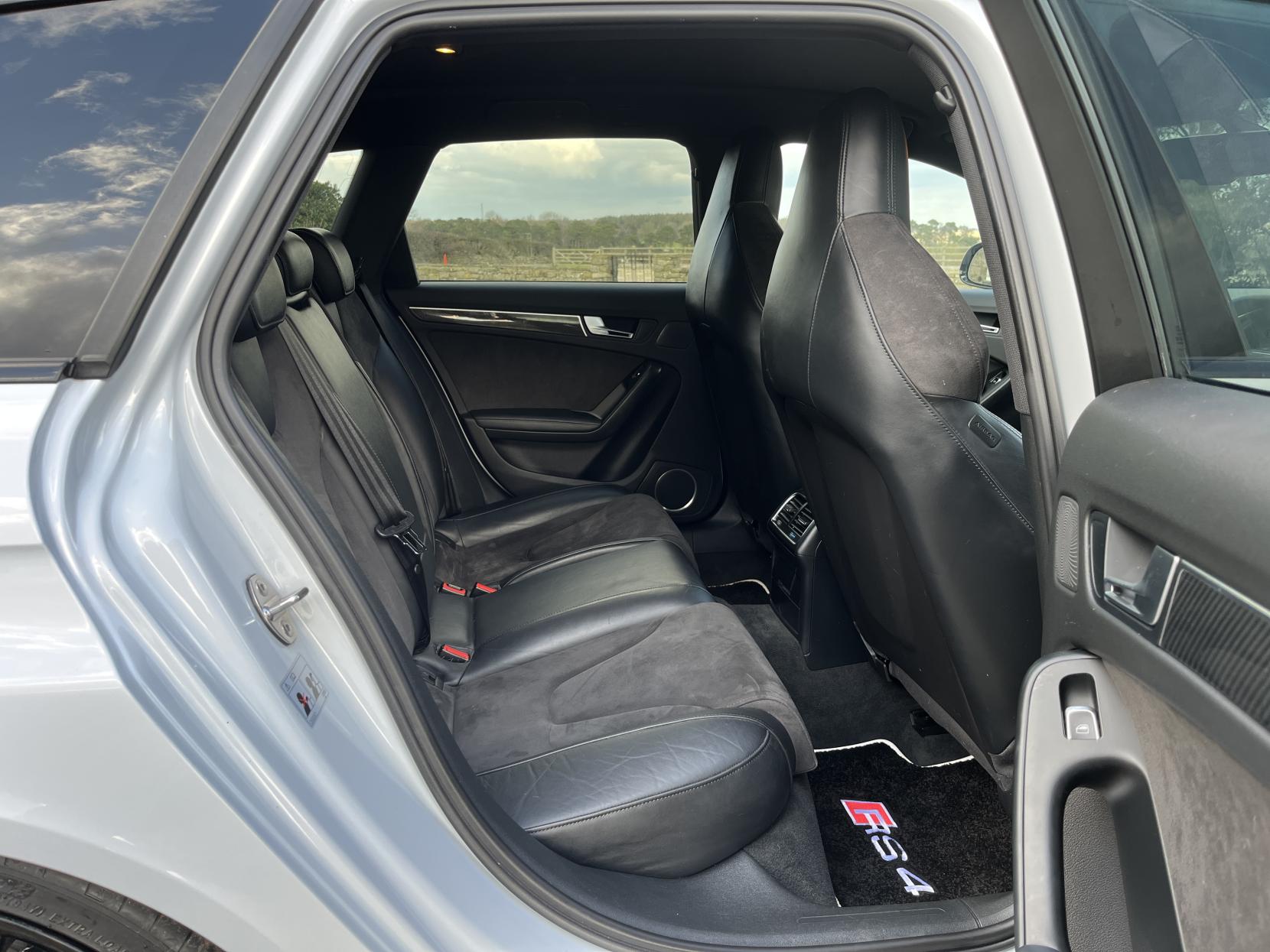 Audi RS4 Avant 4.2 FSI V8 Estate 5dr Petrol S Tronic quattro Euro 5 (450 ps)