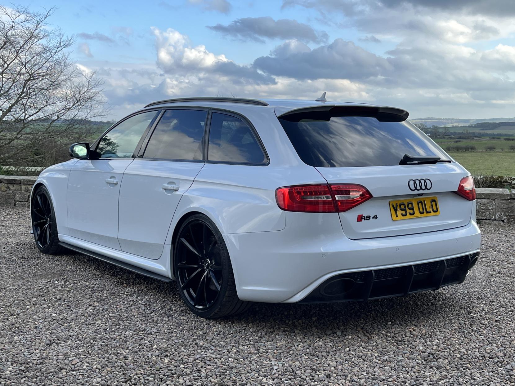 Audi RS4 Avant 4.2 FSI V8 Estate 5dr Petrol S Tronic quattro Euro 5 (450 ps)