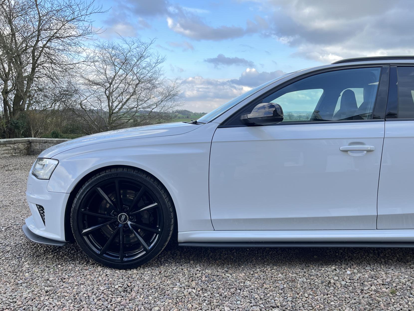 Audi RS4 Avant 4.2 FSI V8 Estate 5dr Petrol S Tronic quattro Euro 5 (450 ps)