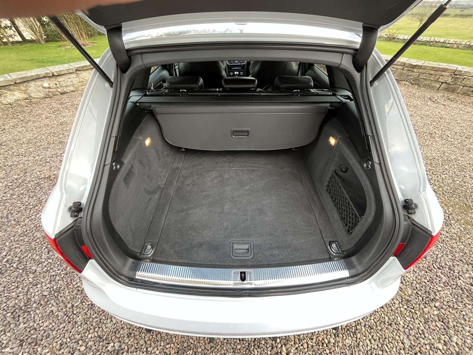 Audi RS4 Avant 4.2 FSI V8 Estate 5dr Petrol S Tronic quattro Euro 5 (450 ps)