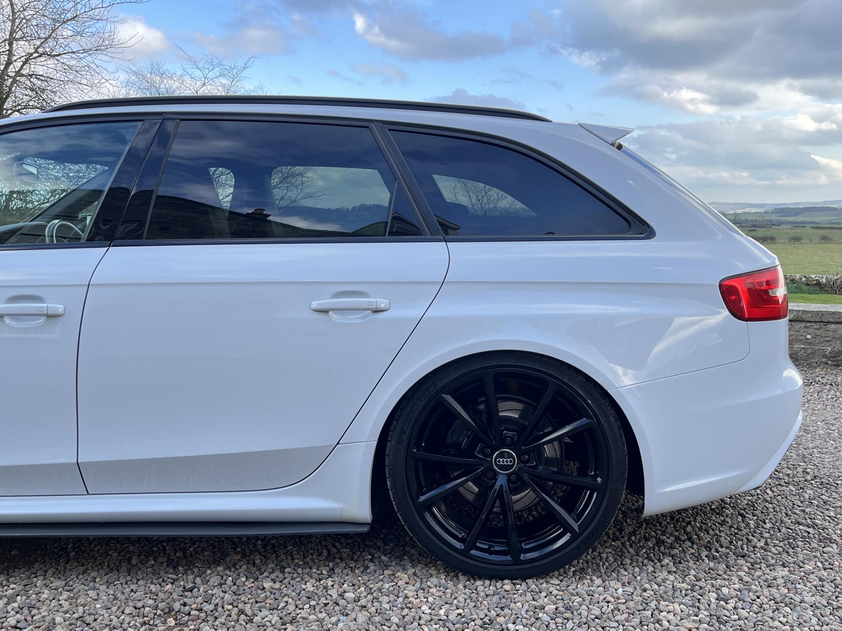 Audi RS4 Avant 4.2 FSI V8 Estate 5dr Petrol S Tronic quattro Euro 5 (450 ps)