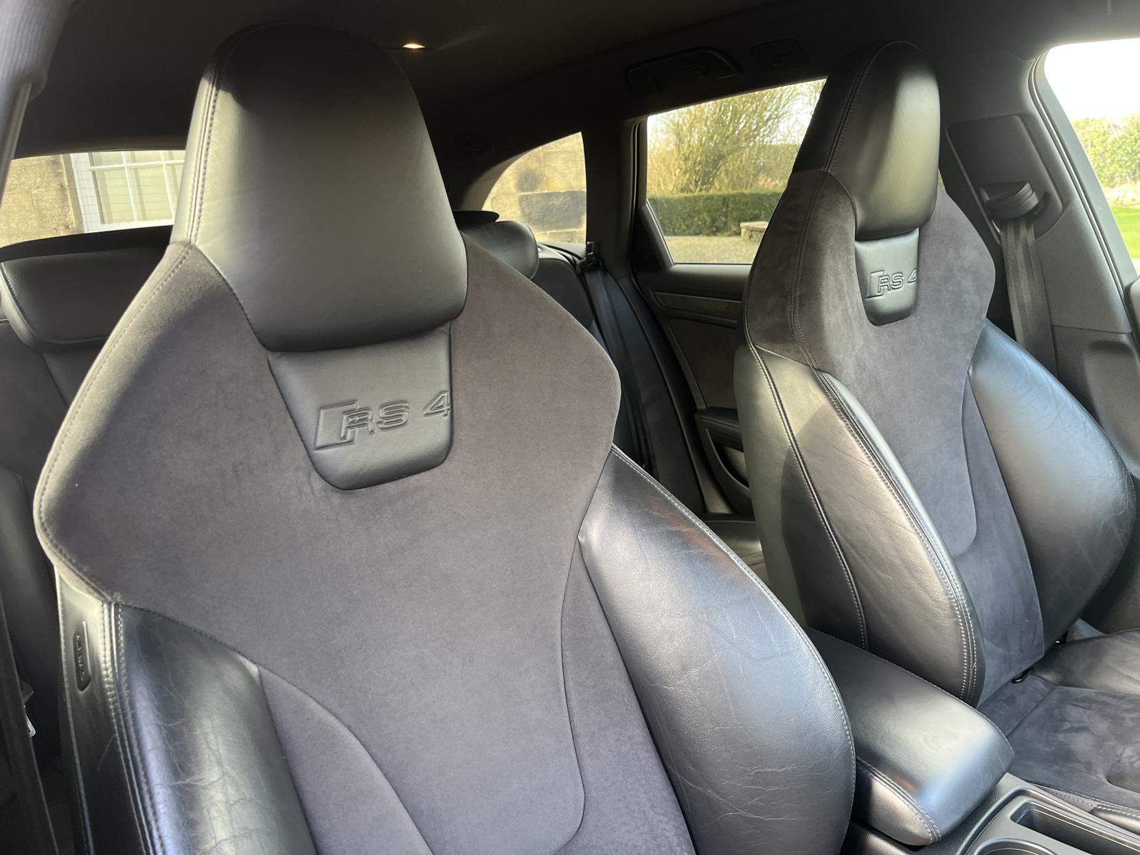 Audi RS4 Avant 4.2 FSI V8 Estate 5dr Petrol S Tronic quattro Euro 5 (450 ps)