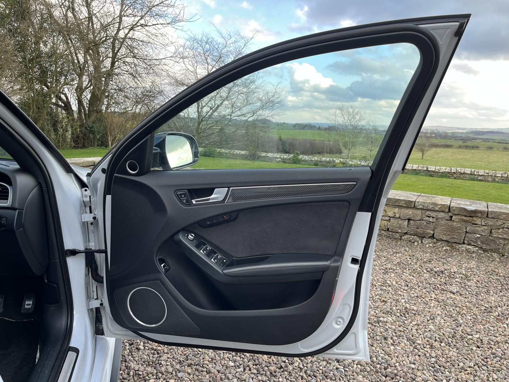 Audi RS4 Avant 4.2 FSI V8 Estate 5dr Petrol S Tronic quattro Euro 5 (450 ps)