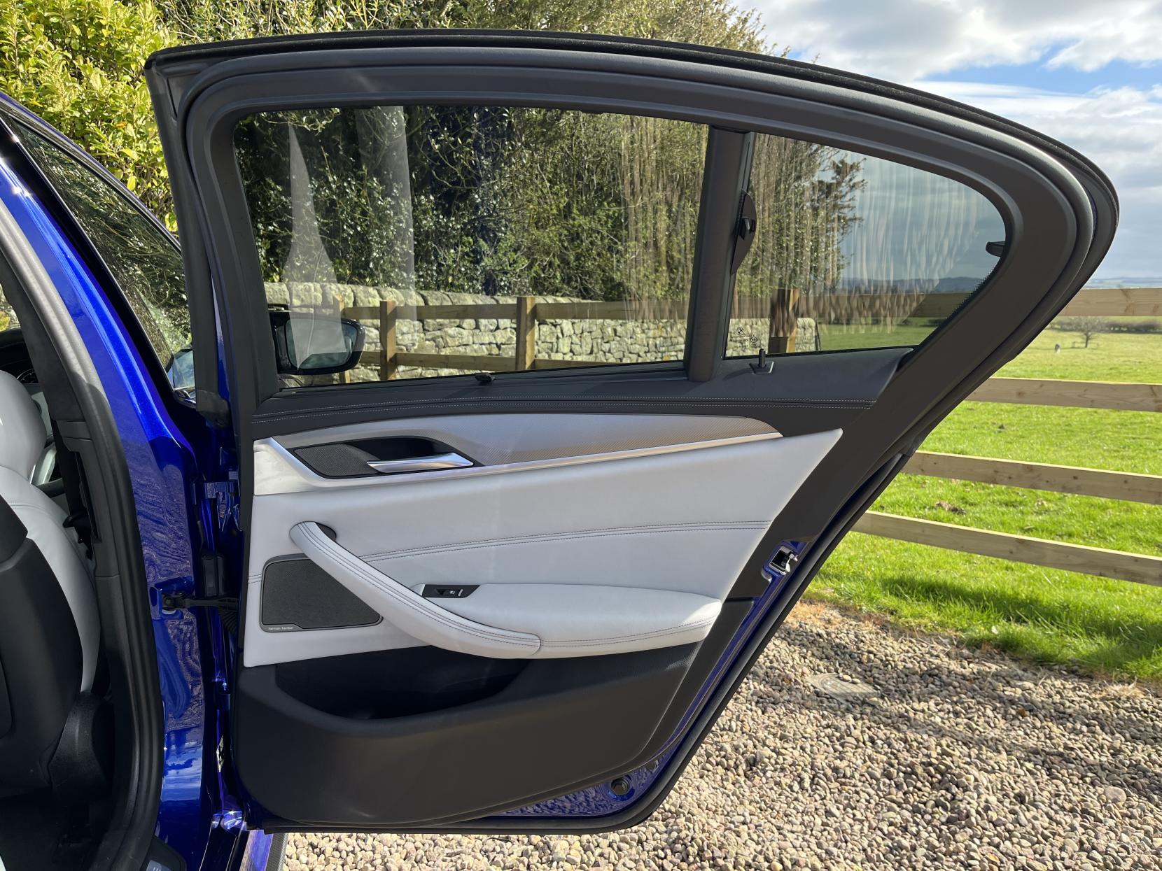 BMW M5 4.4 V8 GPF Saloon 4dr Petrol Steptronic xDrive Euro 6 (s/s) (600 ps)