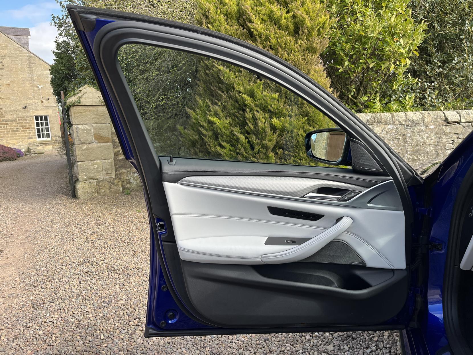 BMW M5 4.4 V8 GPF Saloon 4dr Petrol Steptronic xDrive Euro 6 (s/s) (600 ps)