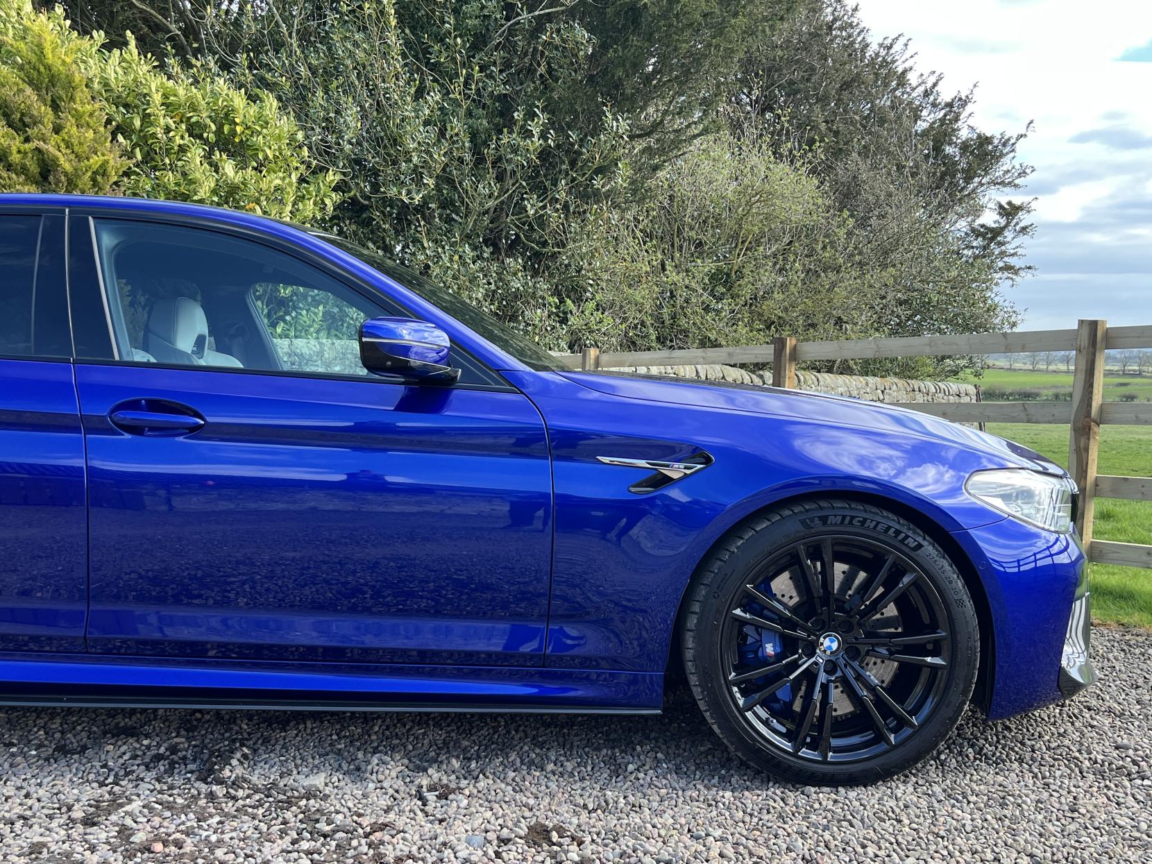 BMW M5 4.4 V8 GPF Saloon 4dr Petrol Steptronic xDrive Euro 6 (s/s) (600 ps)