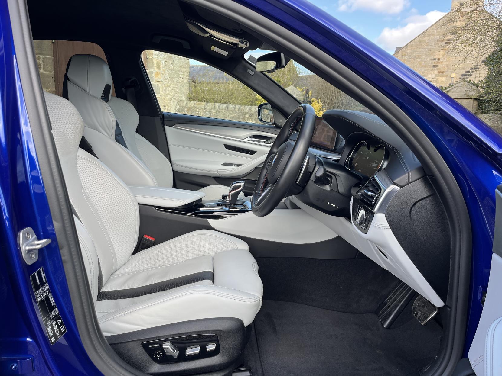 BMW M5 4.4 V8 GPF Saloon 4dr Petrol Steptronic xDrive Euro 6 (s/s) (600 ps)